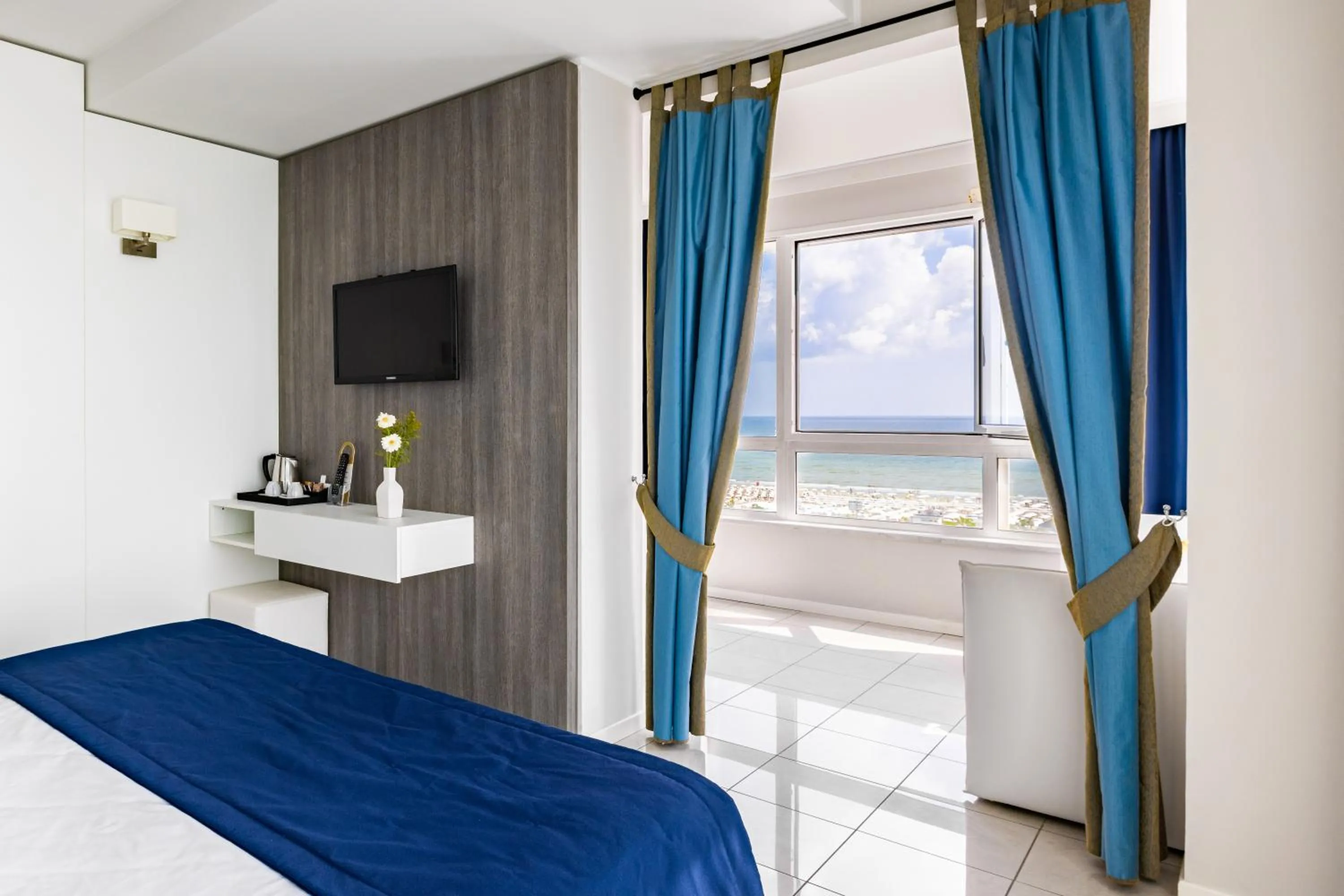 Photo of the whole room, Bed in Hotel Cristallo