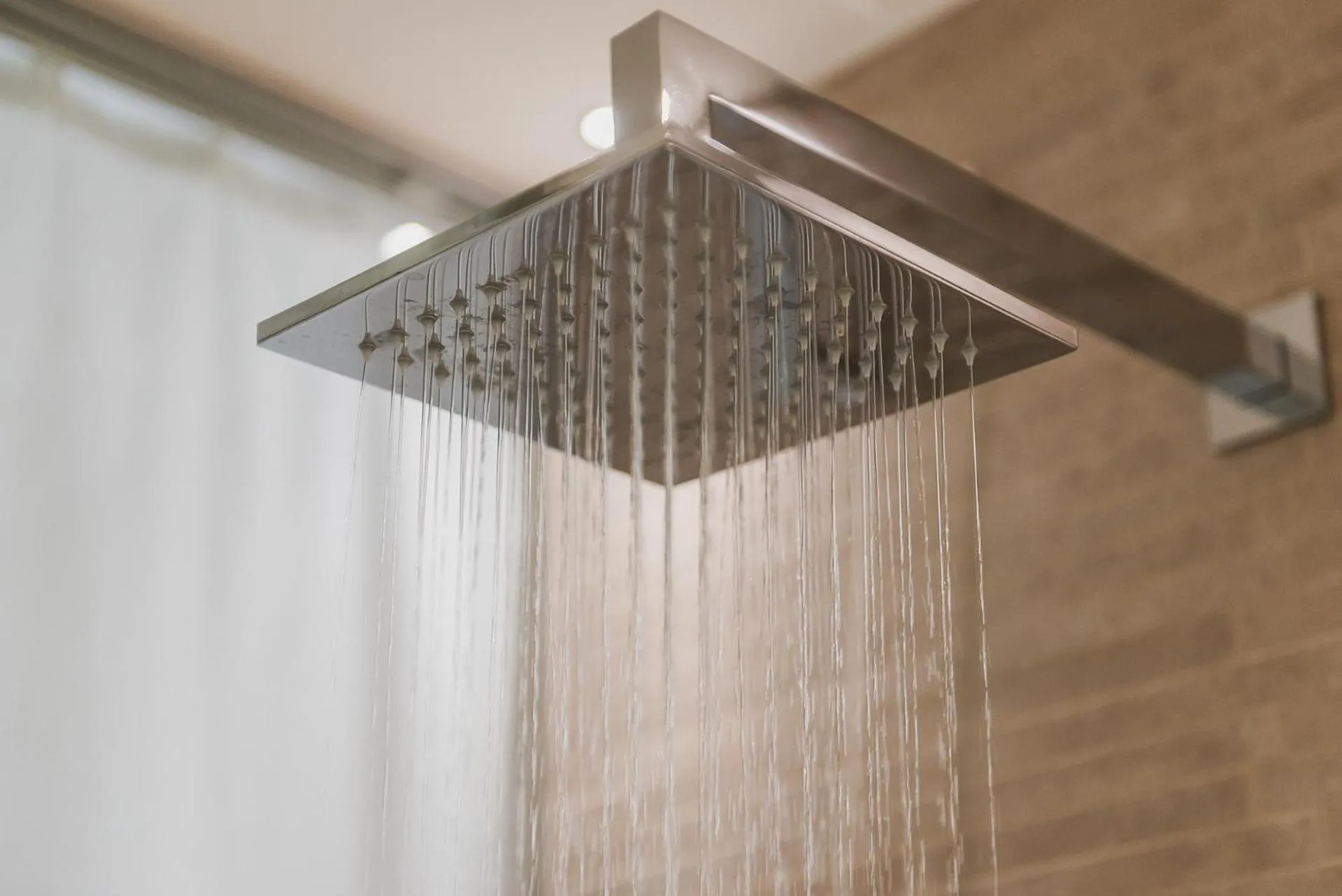 Shower in Hotel Polo