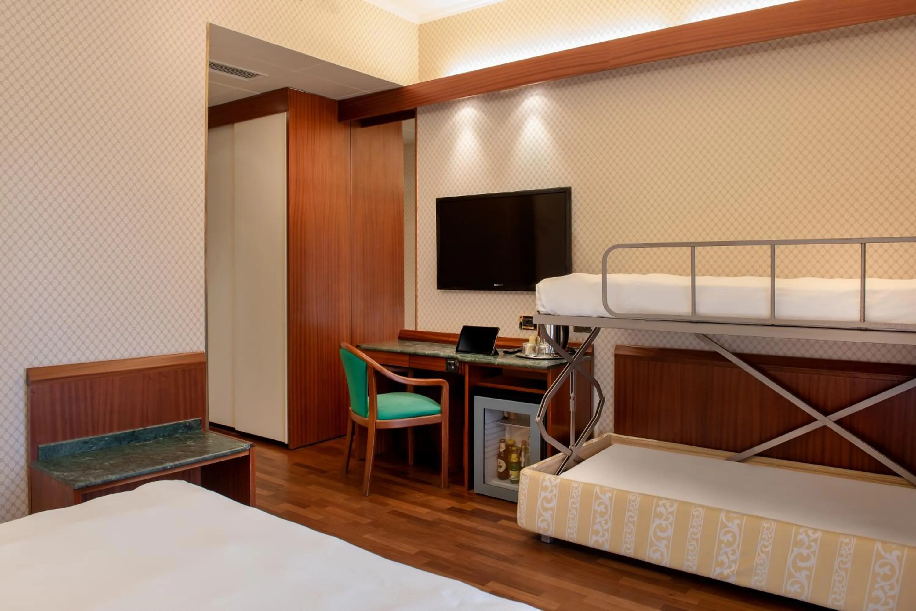 bunk bed, Bed in Hotel Polo