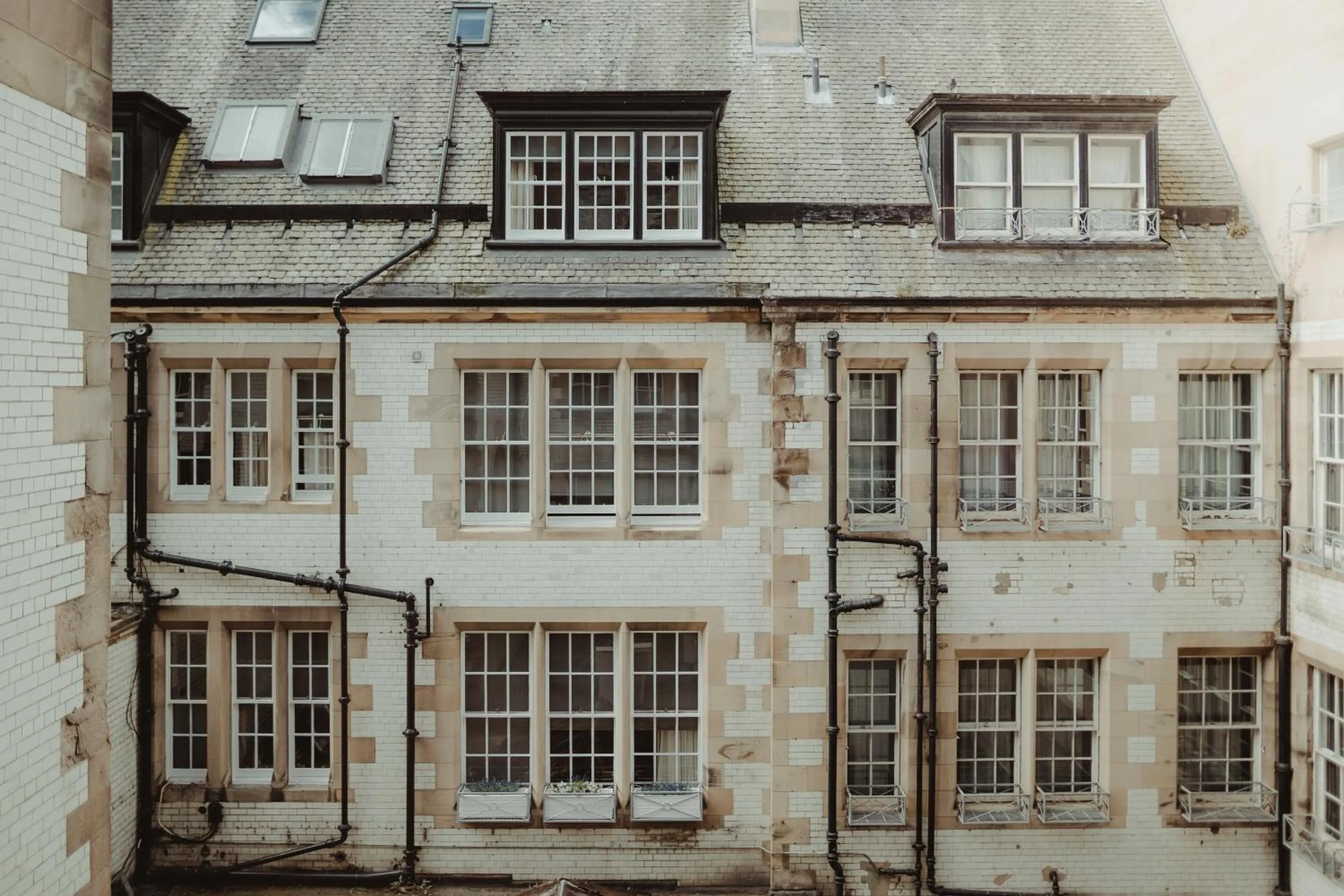 Inner courtyard view in Linton Collection - 28 North Bridge