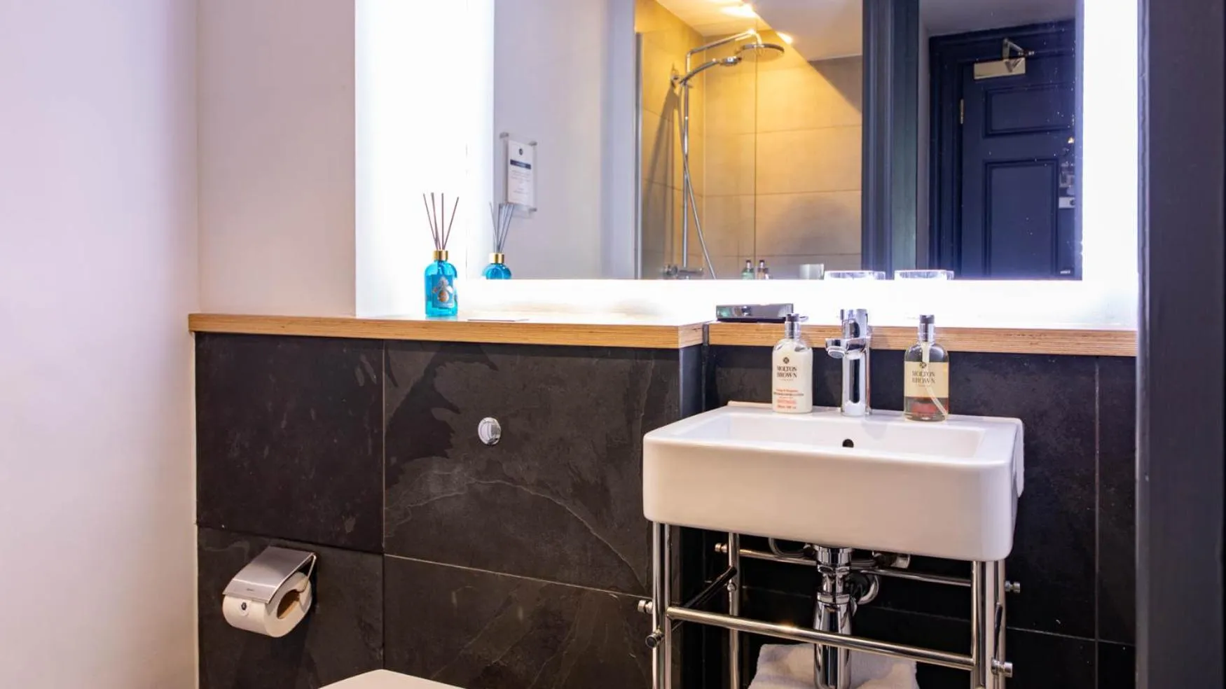 Toilet in Linton Collection - 28 North Bridge