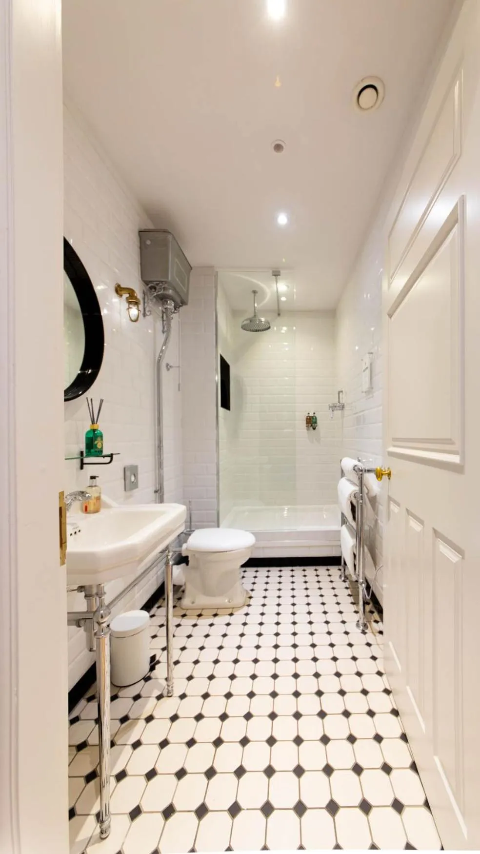 Toilet in Linton Collection - 28 North Bridge