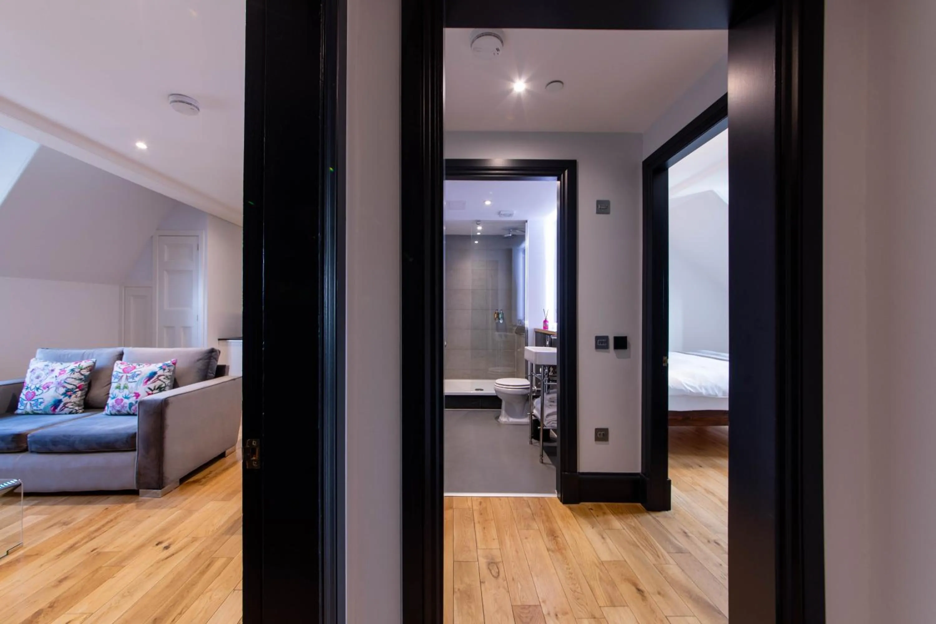 Photo of the whole room, Bed in Linton Collection - 28 North Bridge