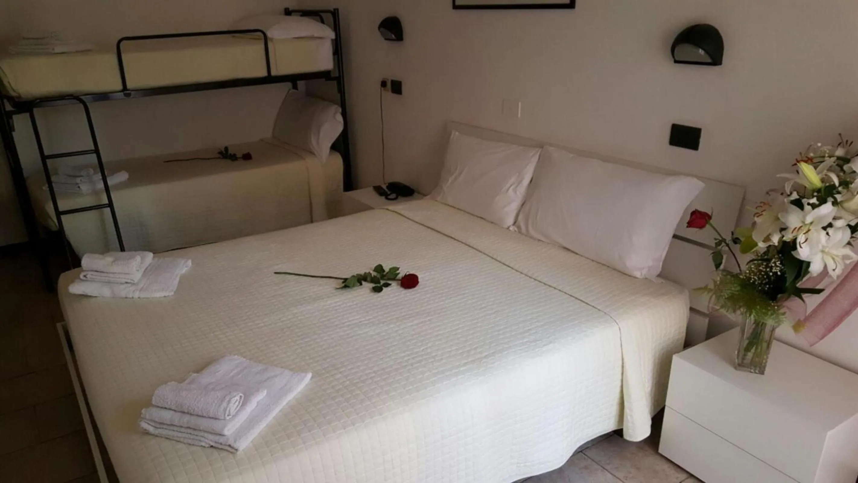 Photo of the whole room in Hotel Galileo