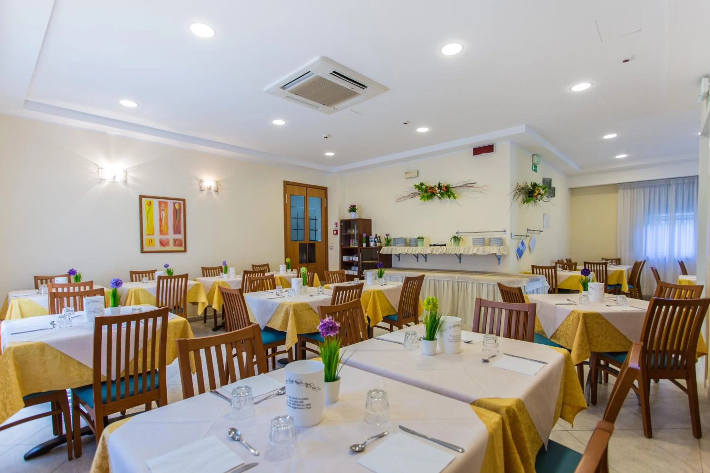 Restaurant/places to eat in Hotel Savana