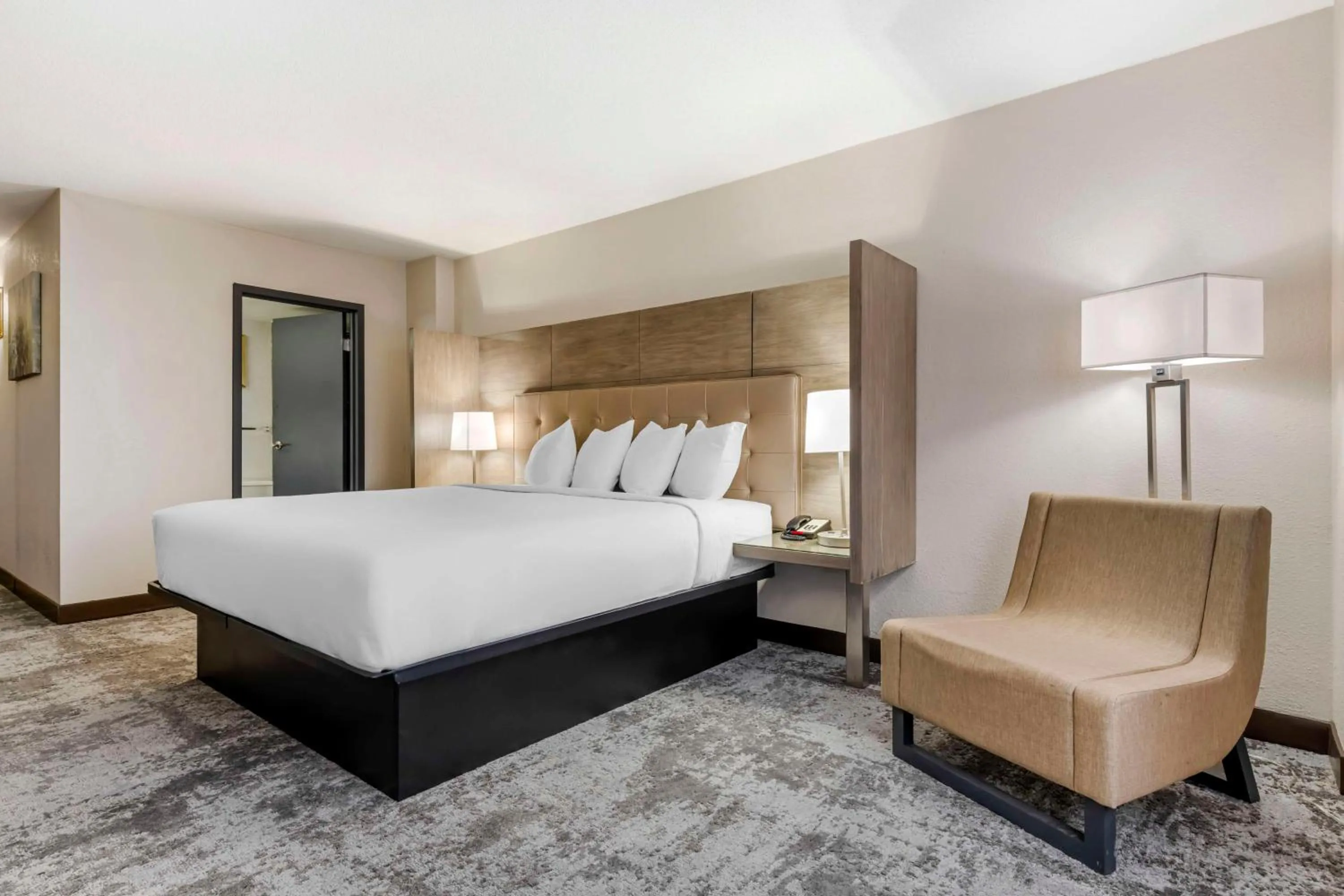 Bedroom, Bed in Best Western Brooklyn Center Hotel & Conference Center