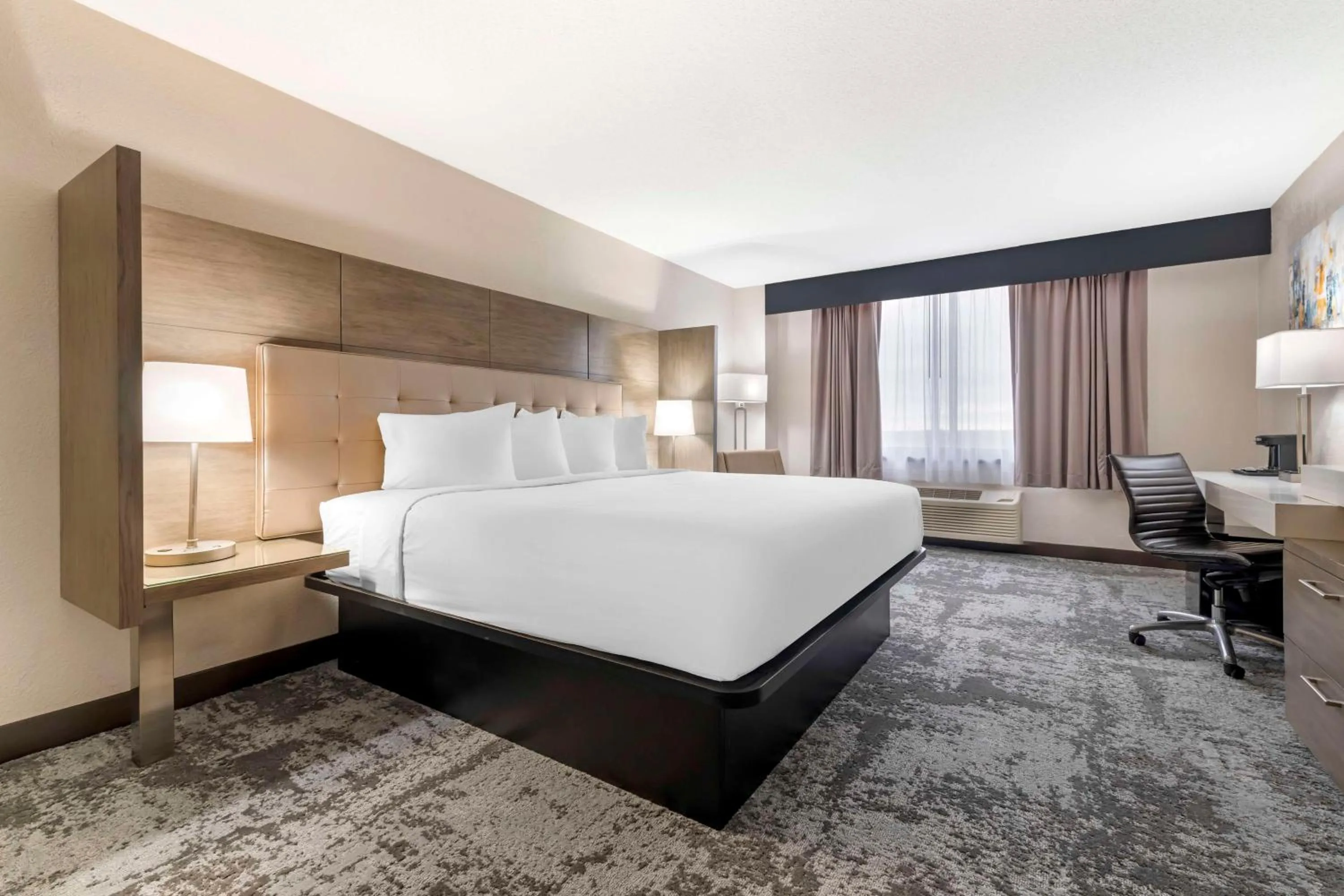 Bedroom, Bed in Best Western Brooklyn Center Hotel & Conference Center