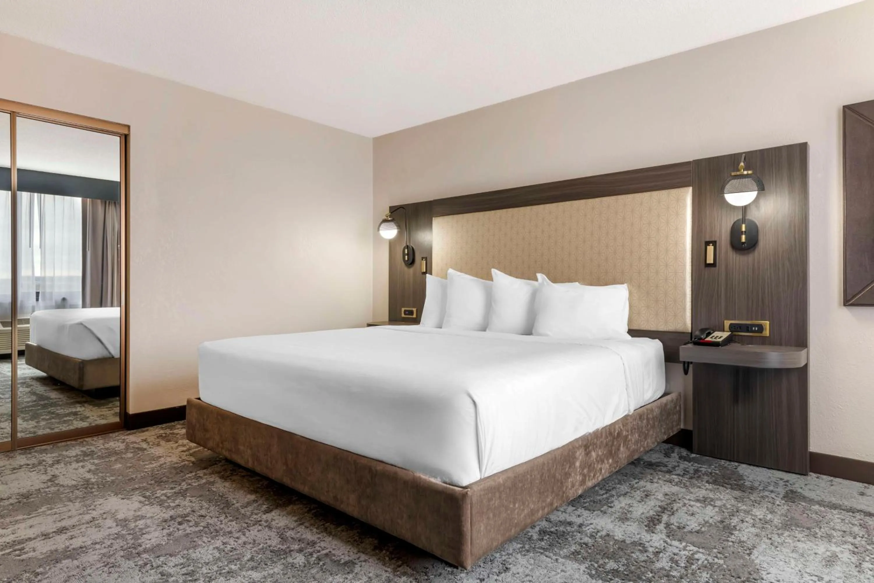 Bedroom, Bed in Best Western Brooklyn Center Hotel & Conference Center