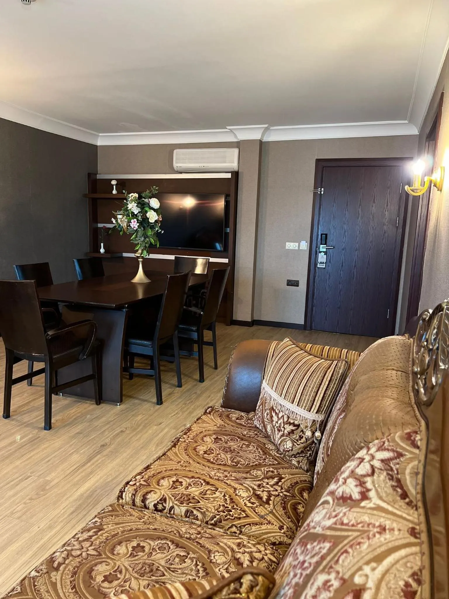 TV and multimedia in Amisos Hotel