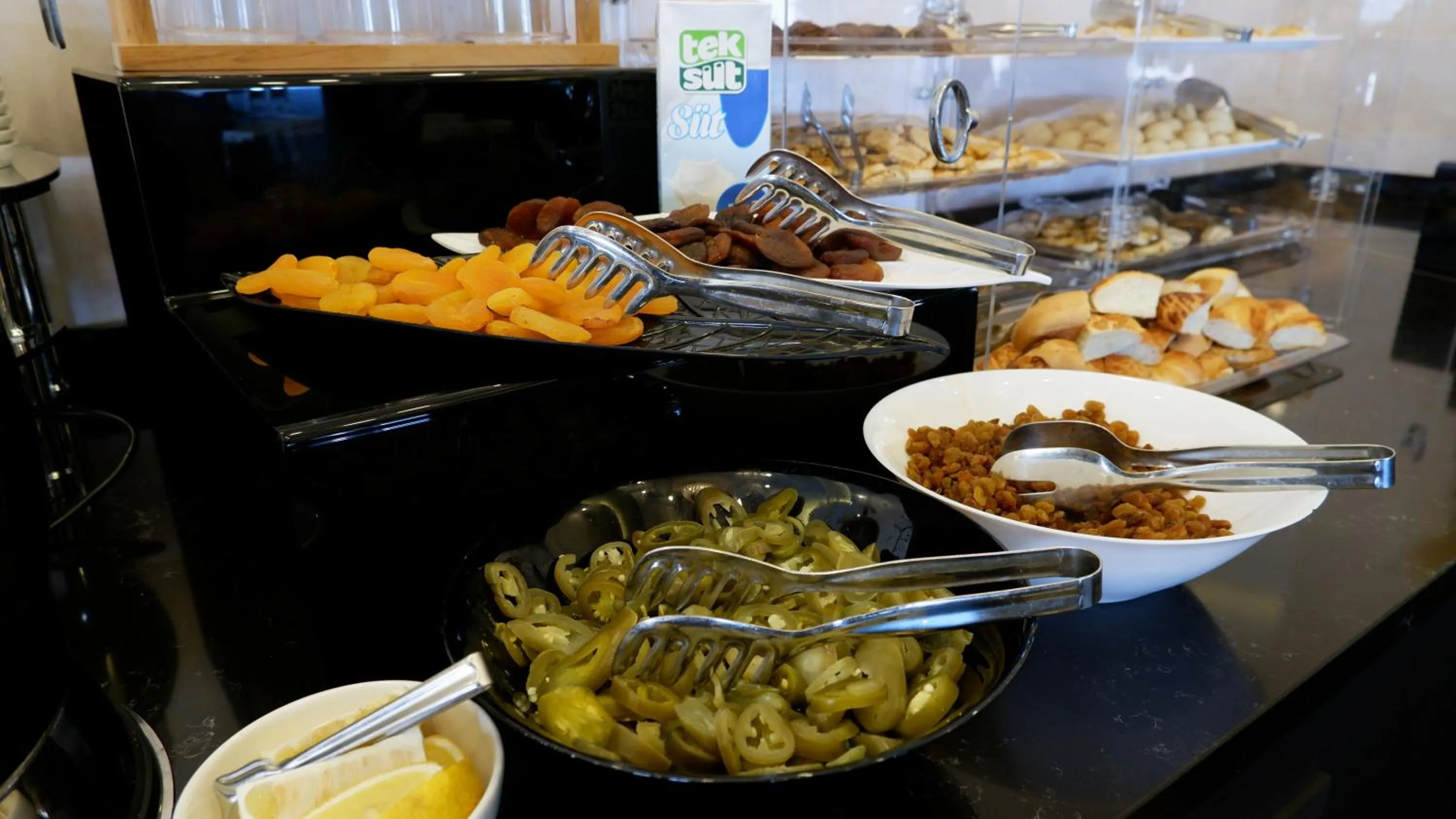 Restaurant/places to eat in Amisos Hotel