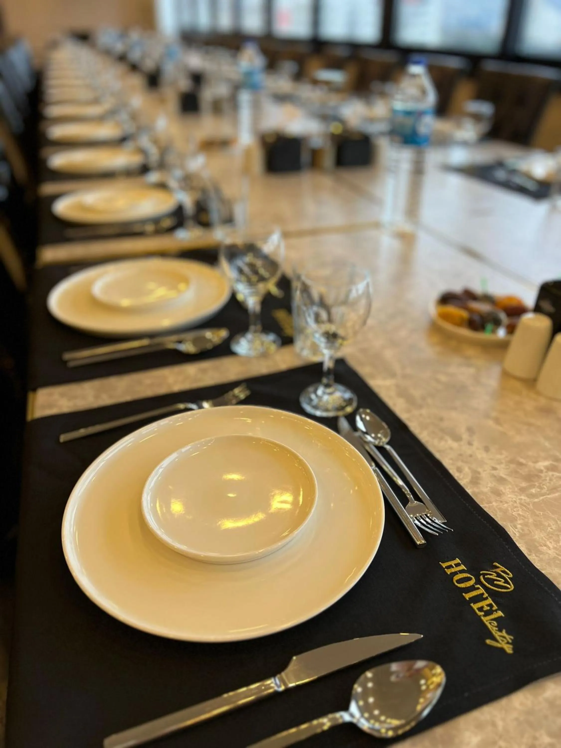 Restaurant/places to eat in Amisos Hotel