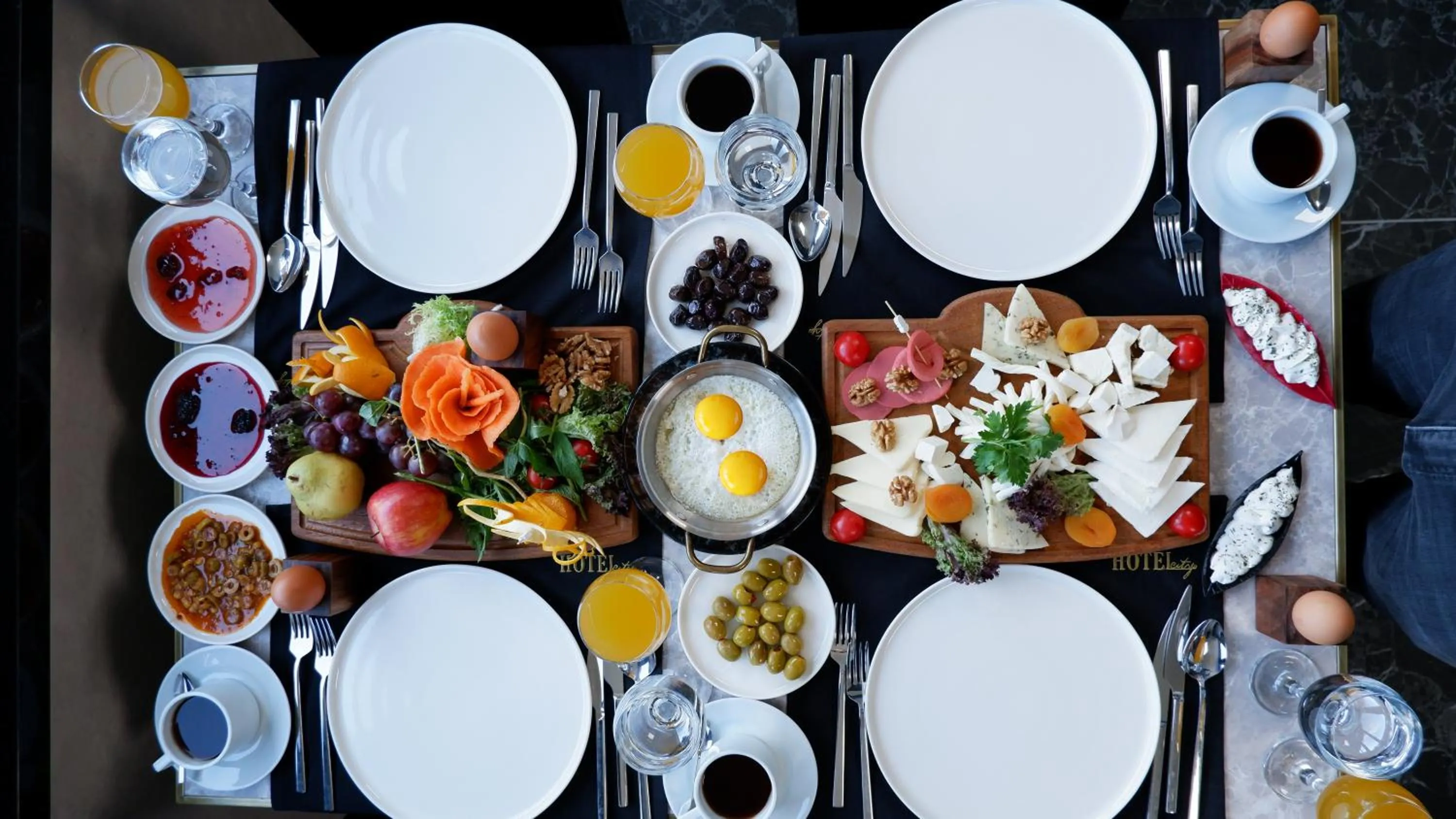 Restaurant/places to eat in Amisos Hotel