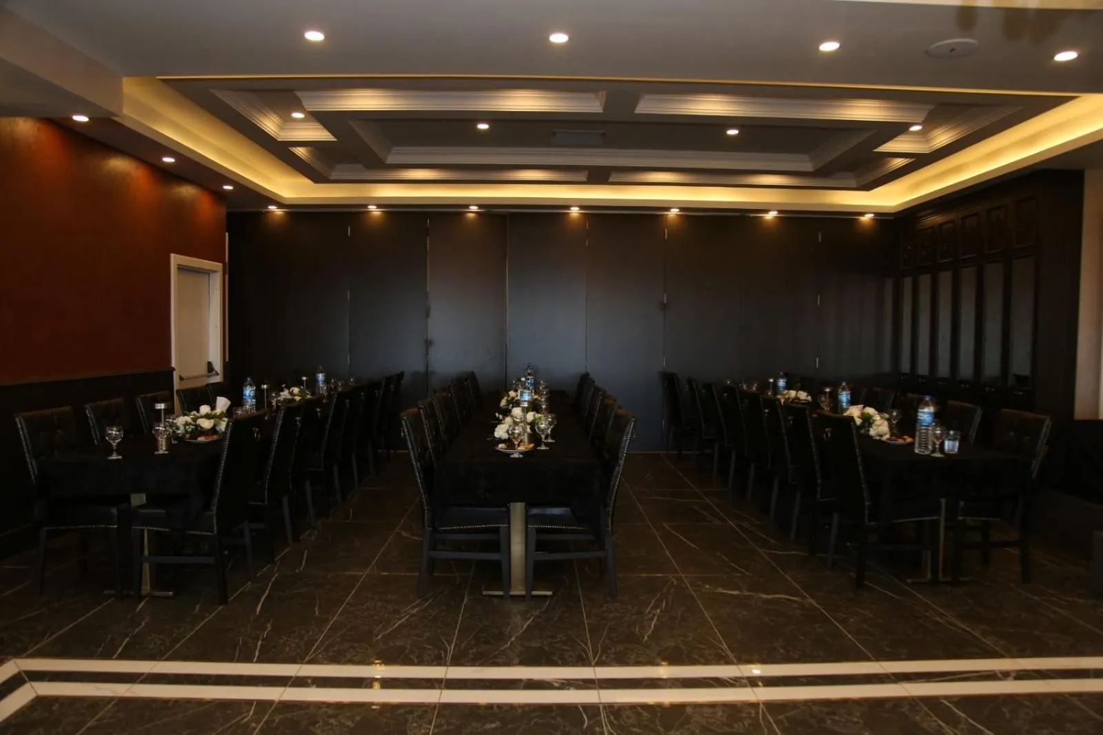 Restaurant/places to eat in Amisos Hotel