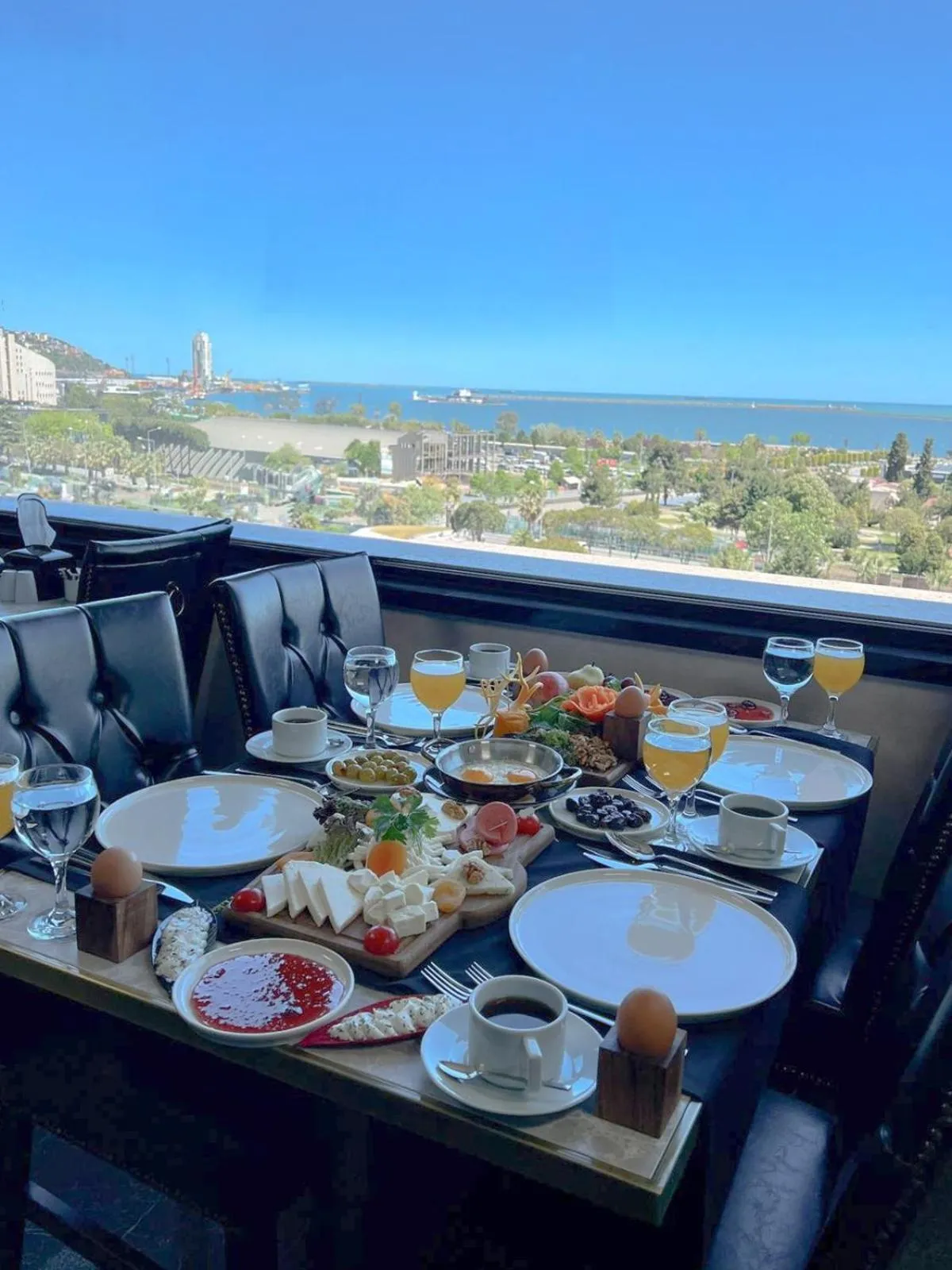 Restaurant/places to eat in Amisos Hotel