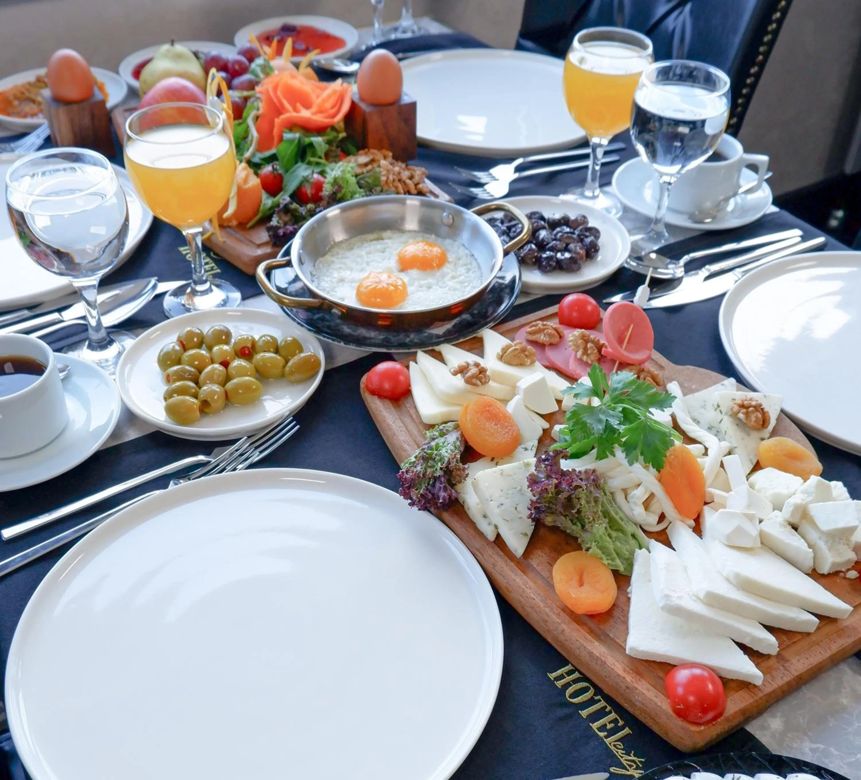 Restaurant/places to eat in Amisos Hotel