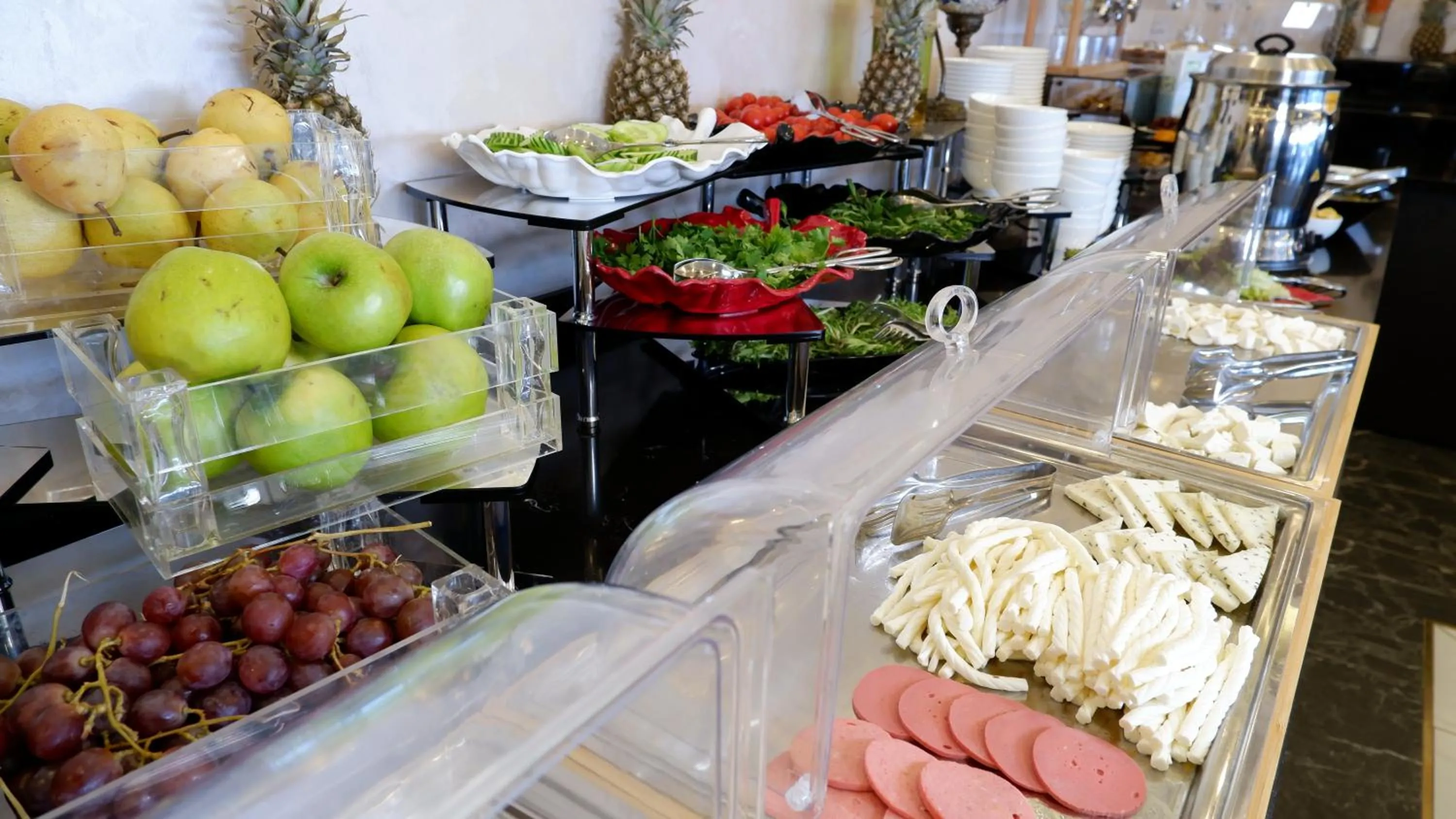 Food and drinks in Amisos Hotel