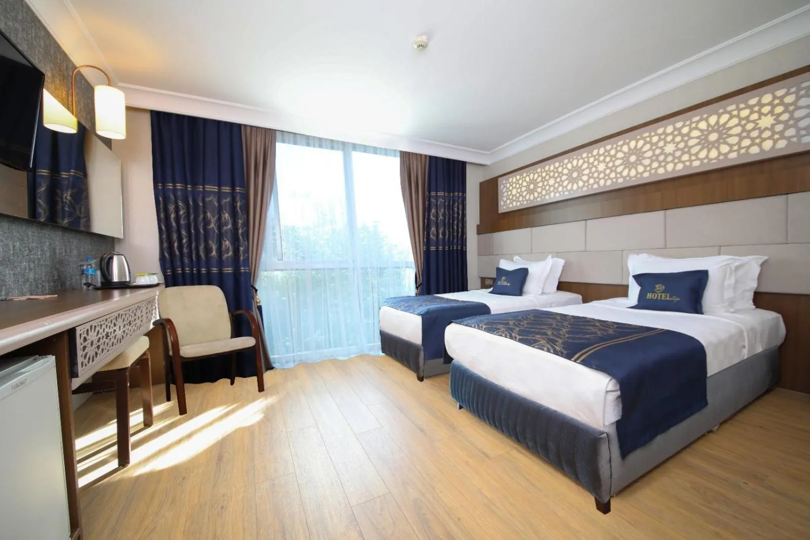 Bedroom, Bed in Amisos Hotel