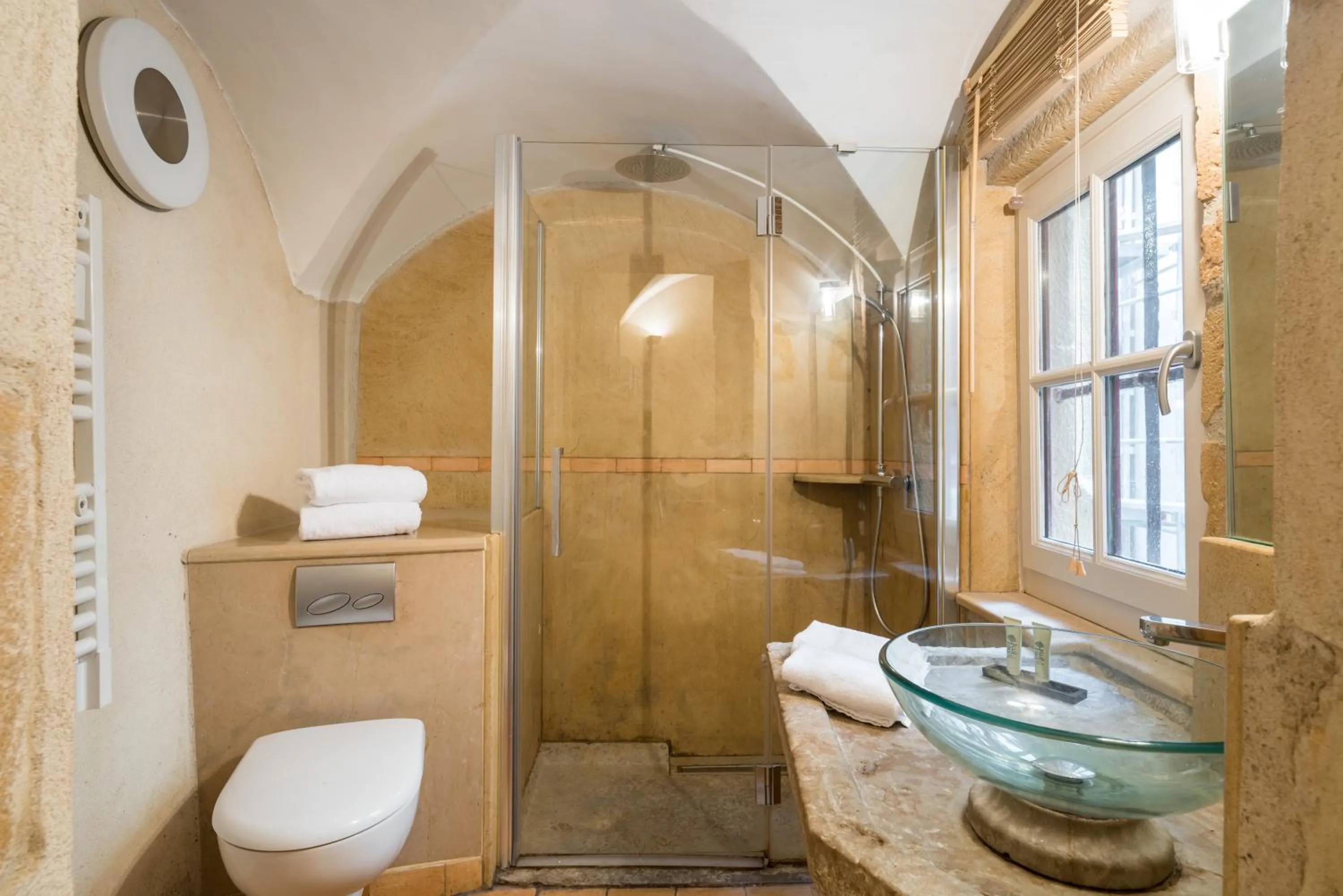 Shower in Honorê - Suite Romain Rolland