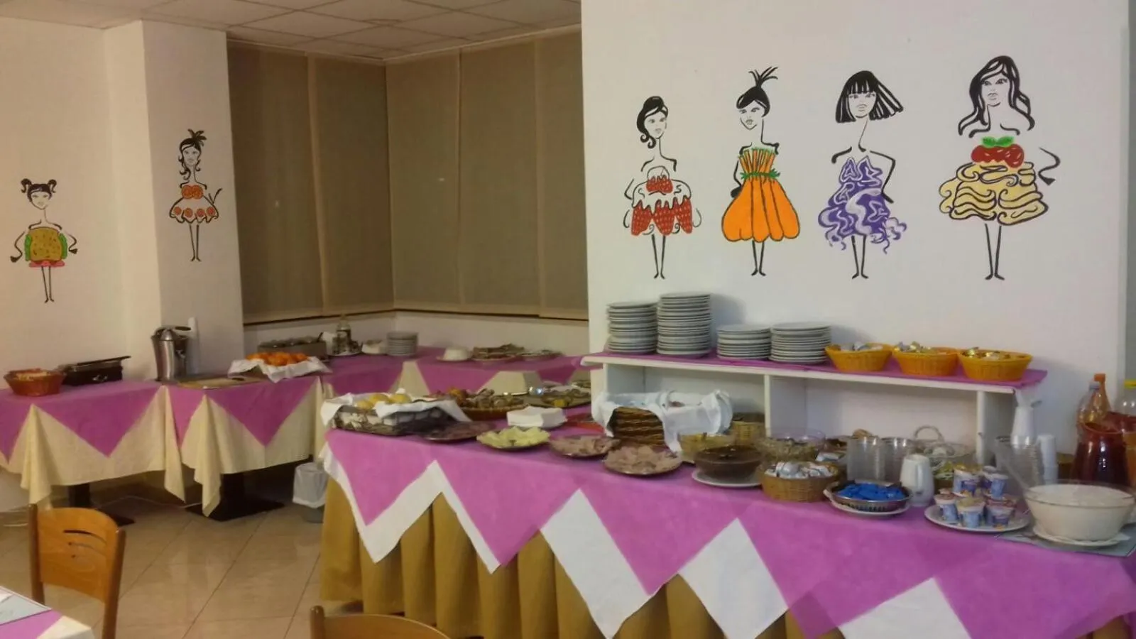 Restaurant/places to eat in Hotel Marylise