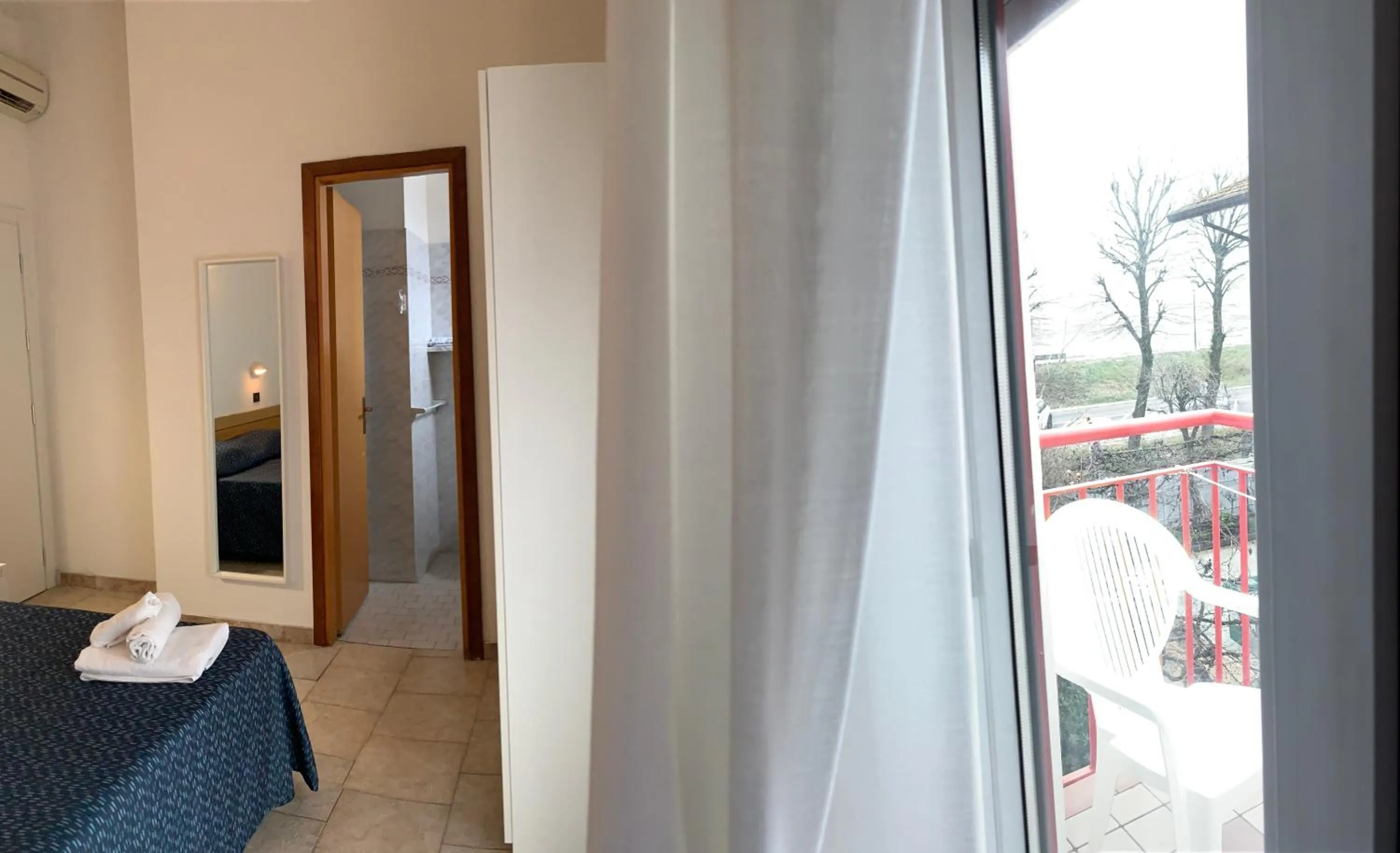 Balcony/Terrace, Bed in Hotel Marylise