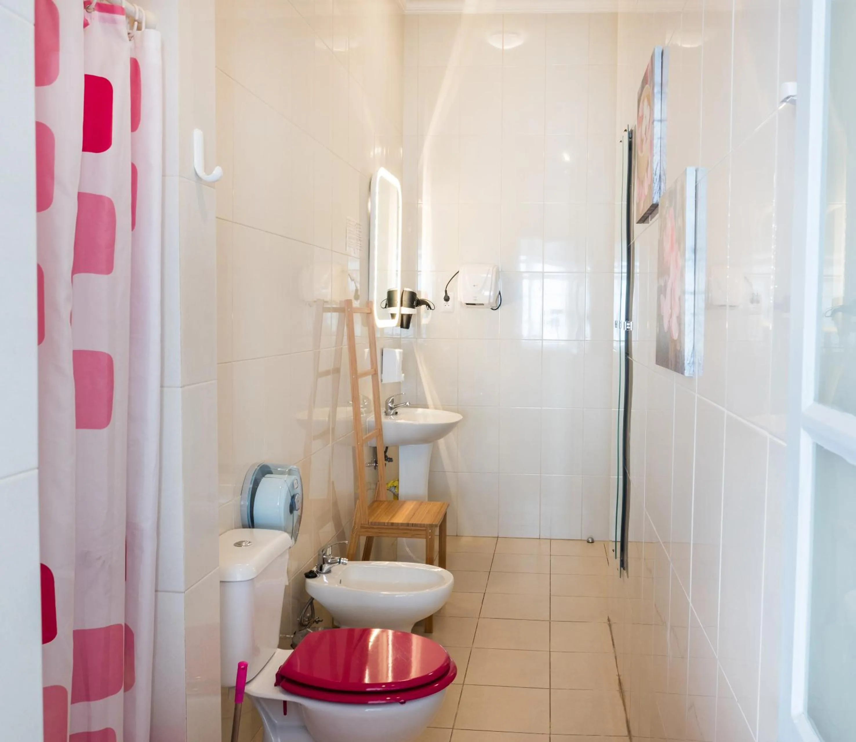 Shower in Loulé Coreto Hostel