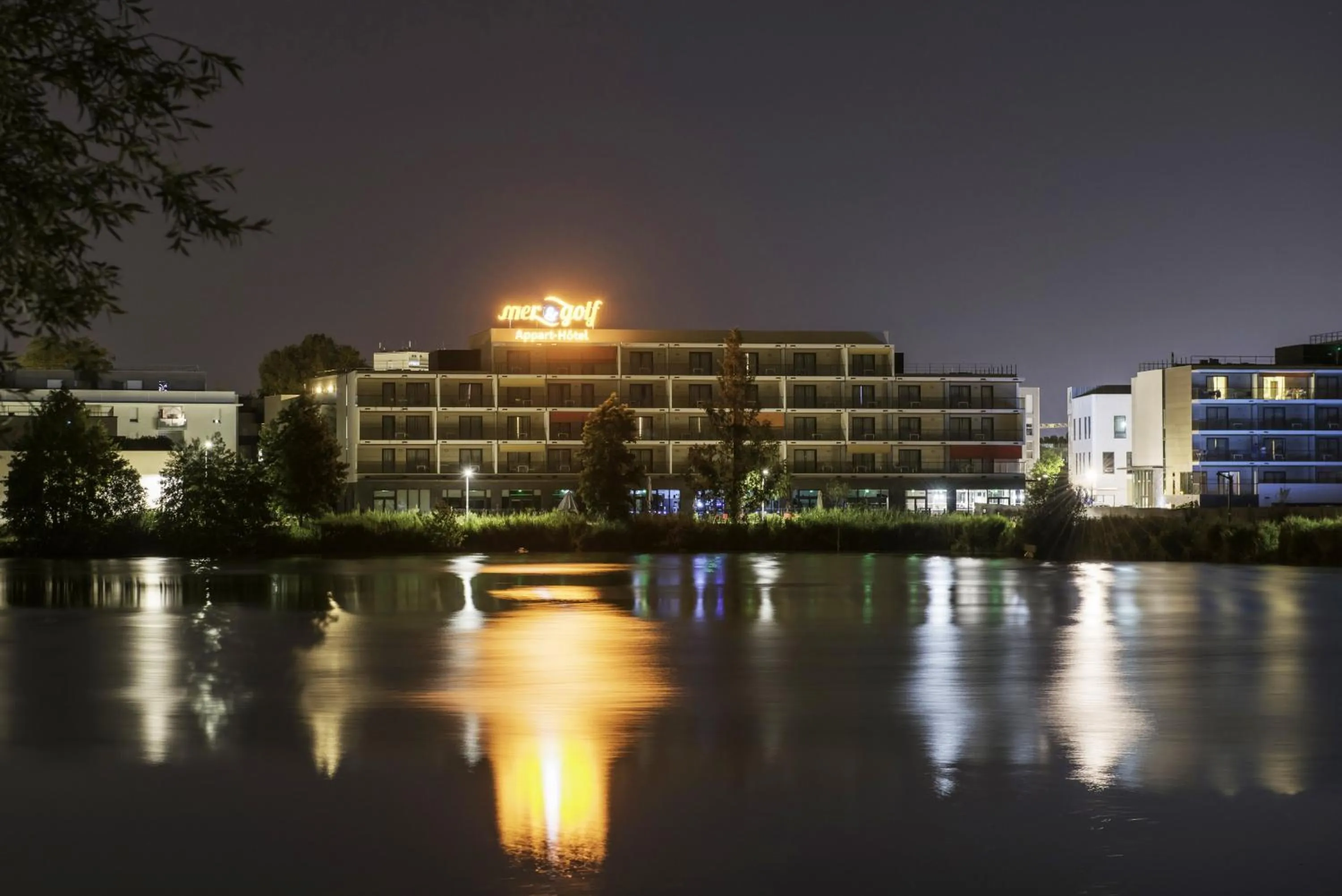 Property building in Appart-Hôtel Mer & Golf City Bordeaux - Bruges