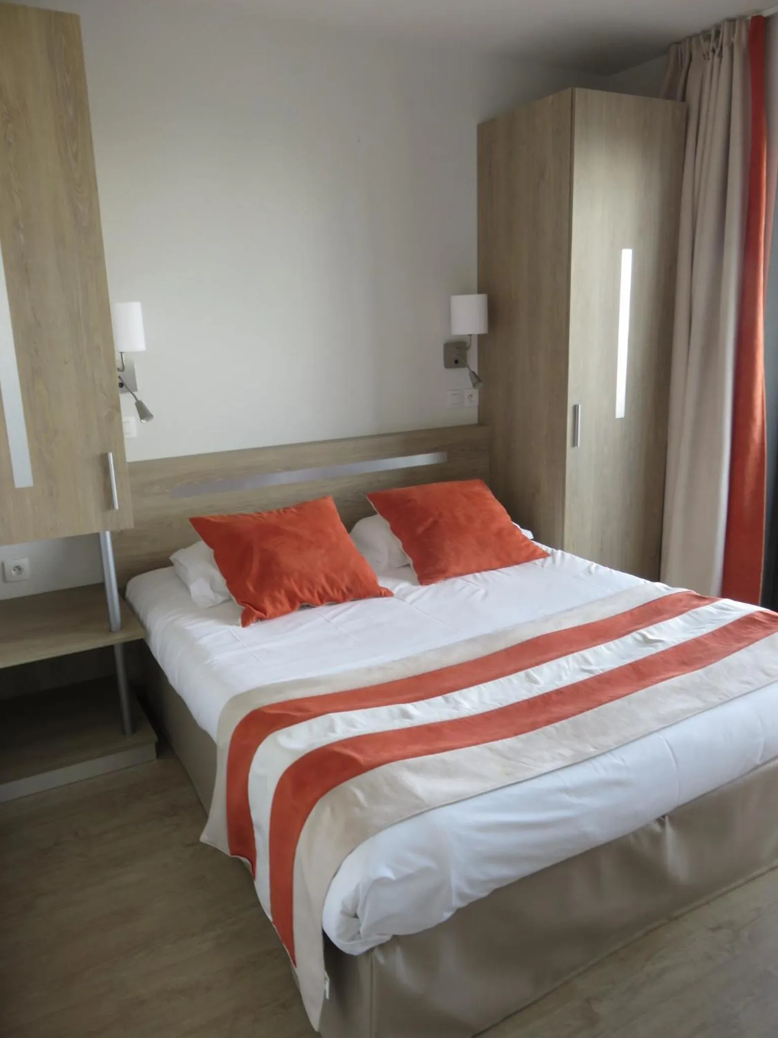 Photo of the whole room, Bed in Appart-Hôtel Mer & Golf City Bordeaux - Bruges