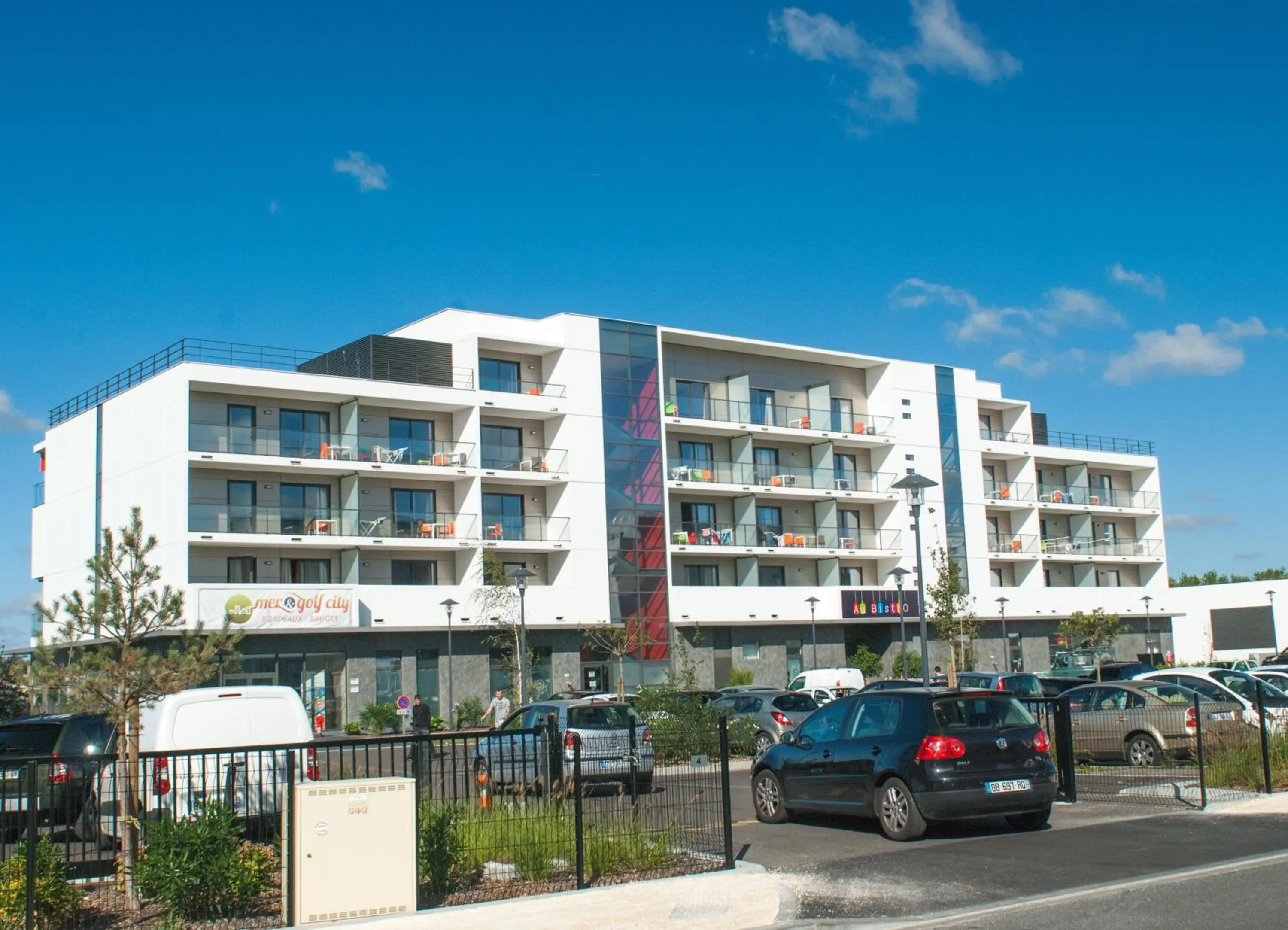 Facade/entrance in Appart-Hôtel Mer & Golf City Bordeaux - Bruges