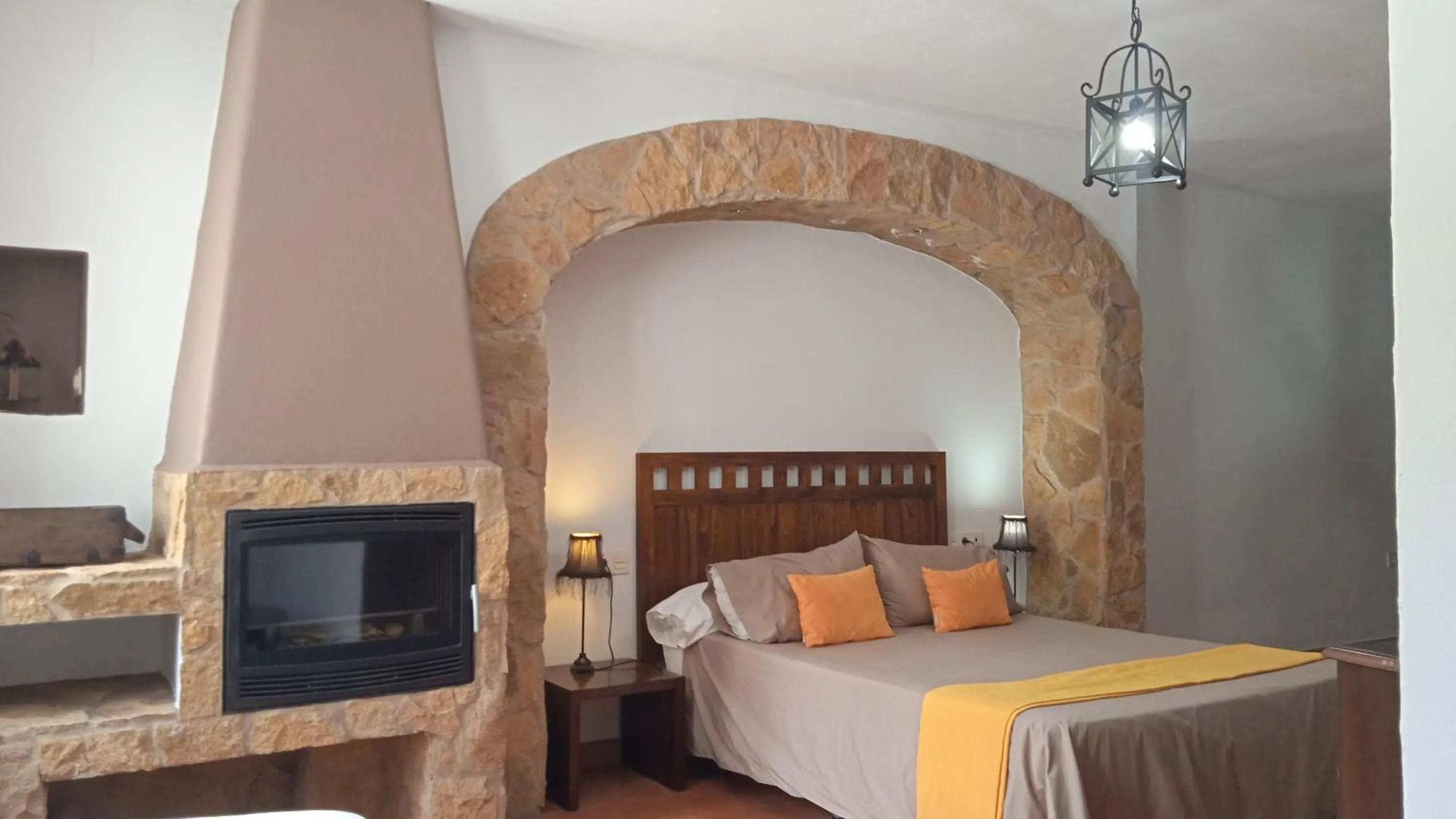 Bed in Hotel Rural La Posada de las Cigüeñas