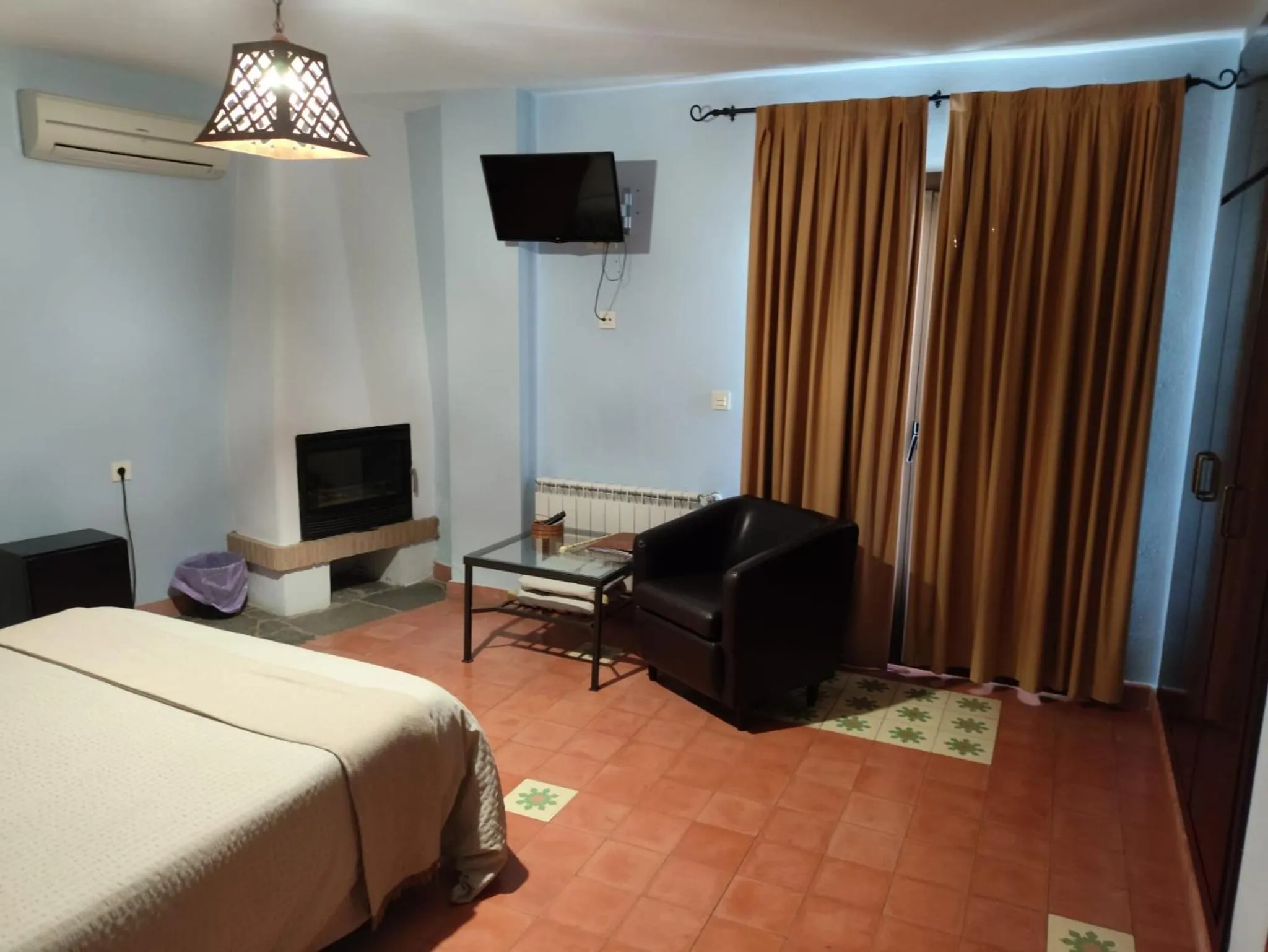 Bed in Hotel Rural La Posada de las Cigüeñas