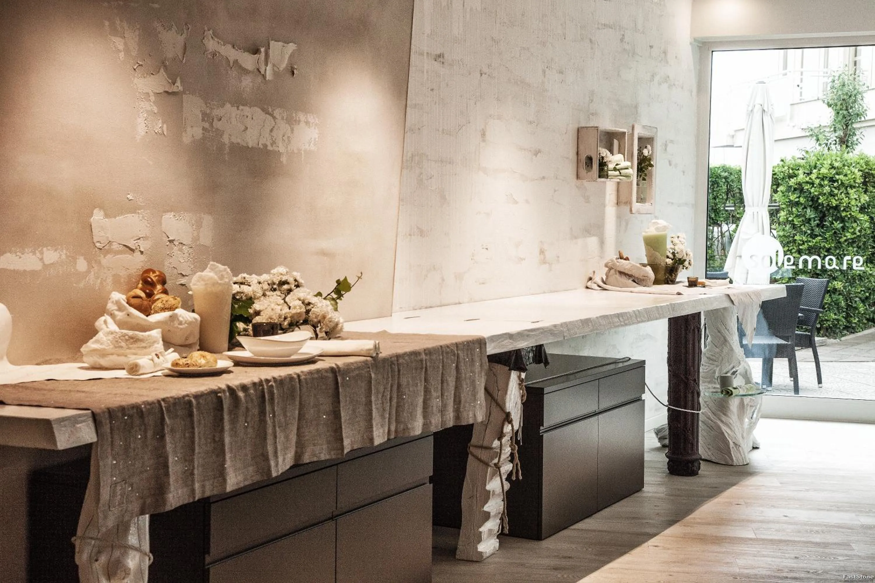 Restaurant/places to eat in Hotel Solemare