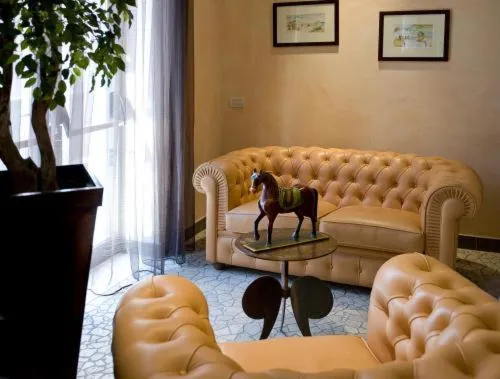 Communal lounge/ TV room in Hotel Italia