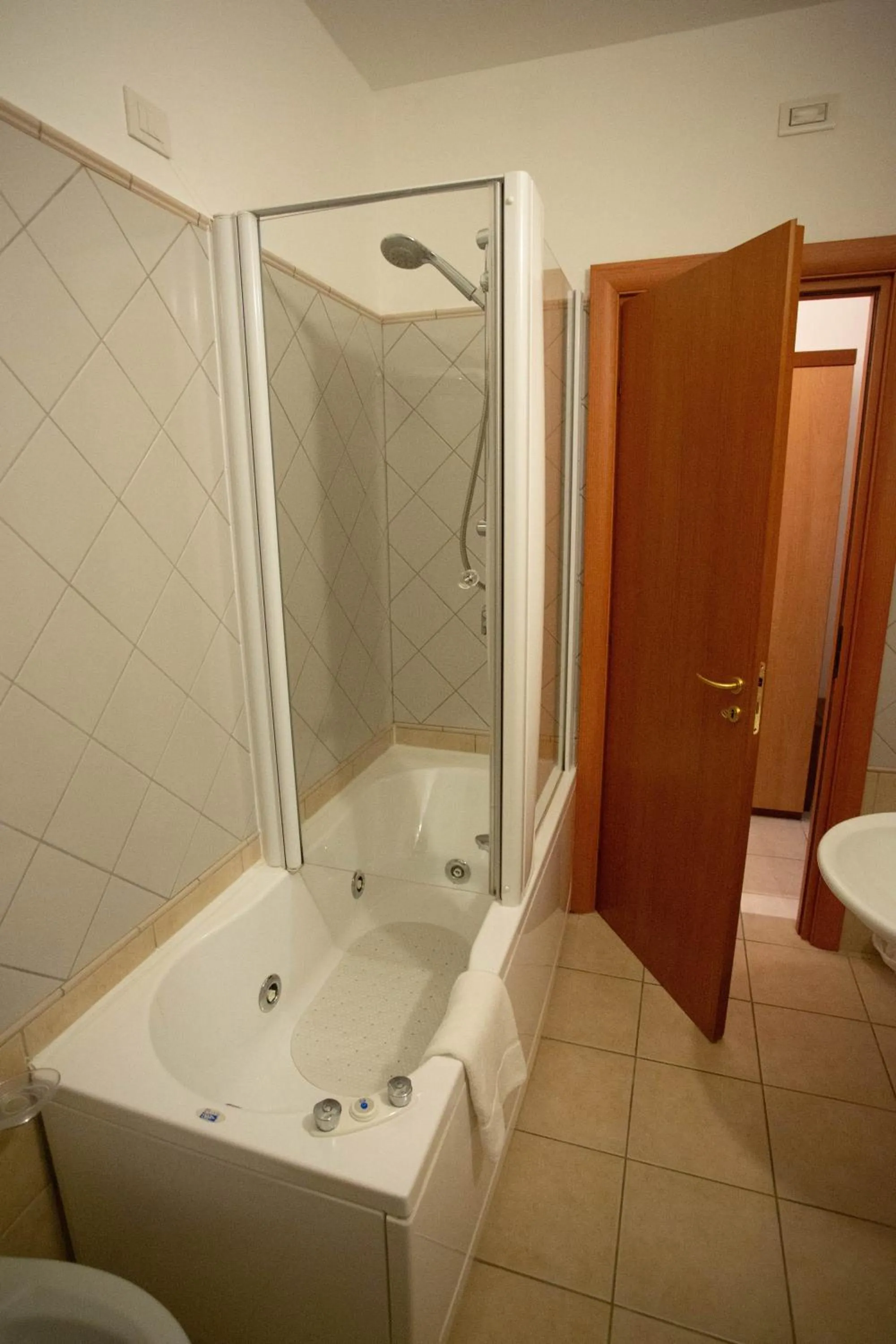 Shower in Hermes Hotel