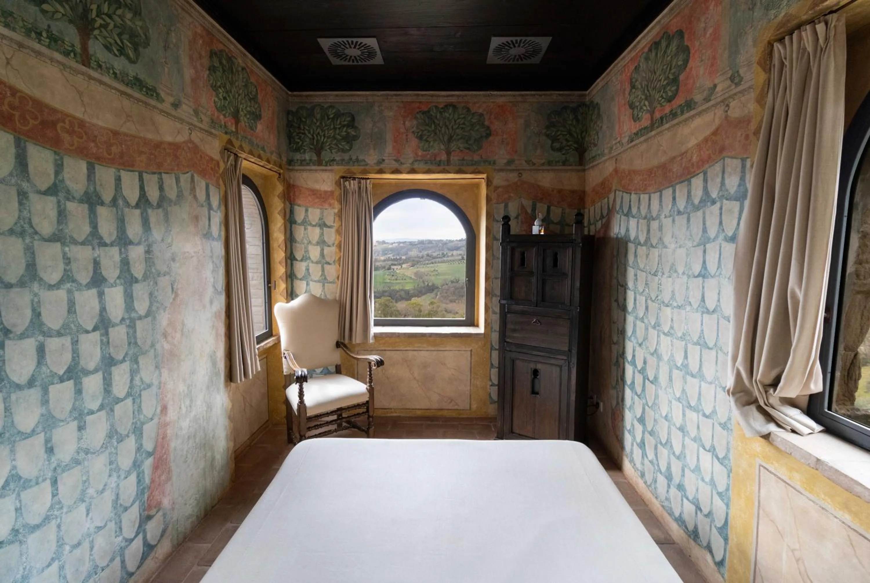 Photo of the whole room, Bed in Castello Di Monterone