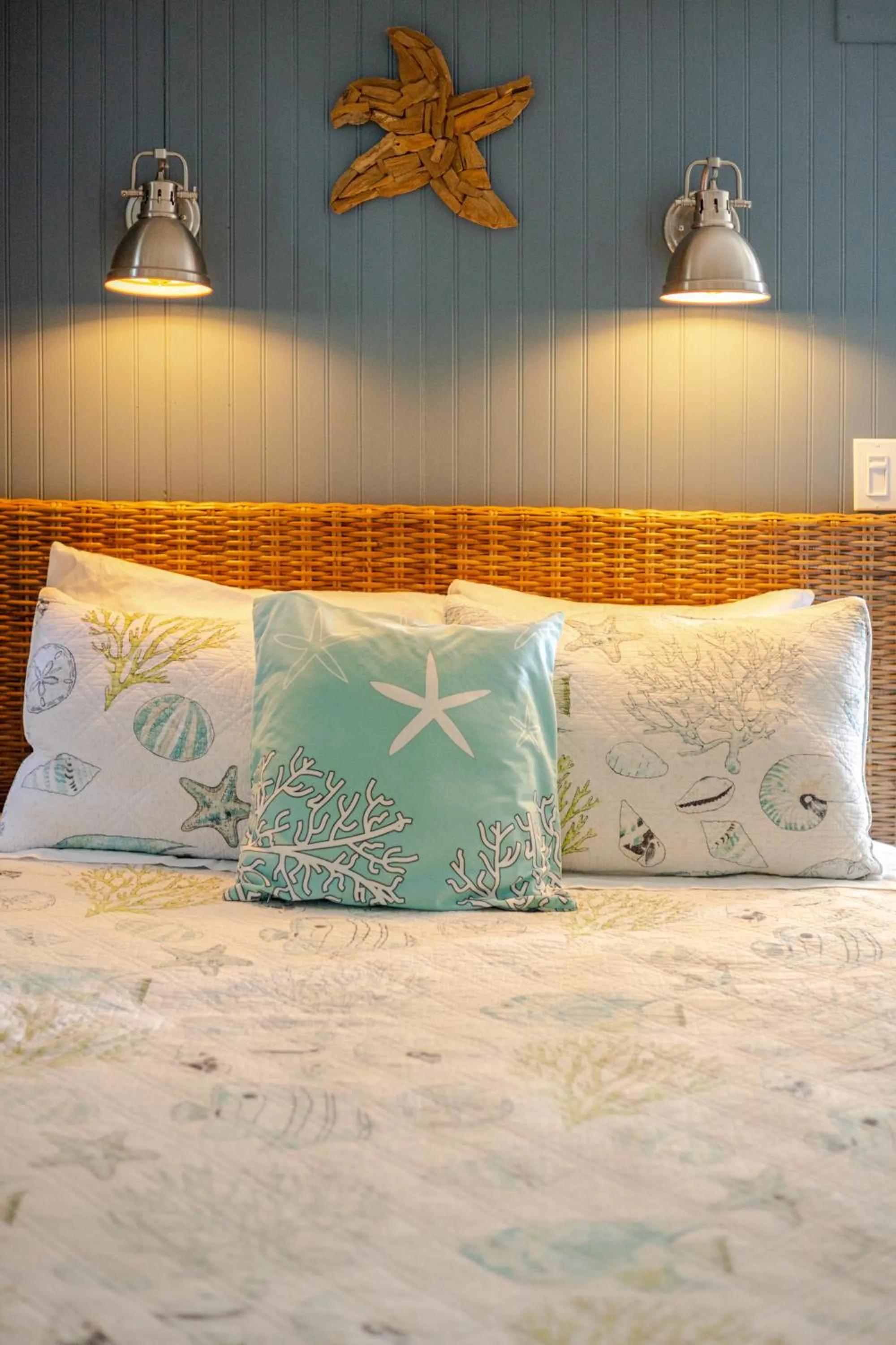 Bed in Enchanted Cottages by the Sea