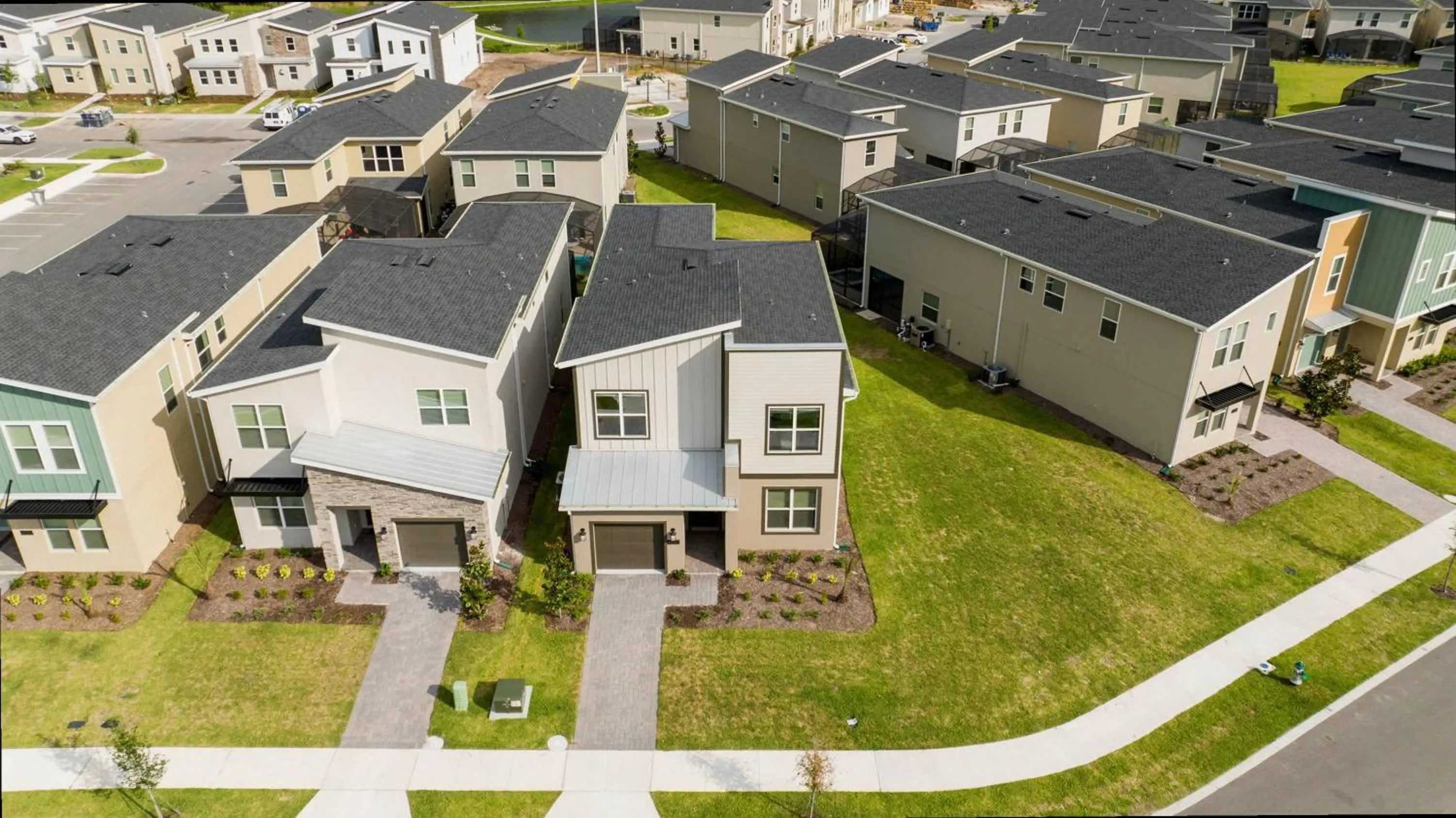 Stunning Family Friendly 5 Bd w/ Pool Close to Disney @ Storey Lake 4242