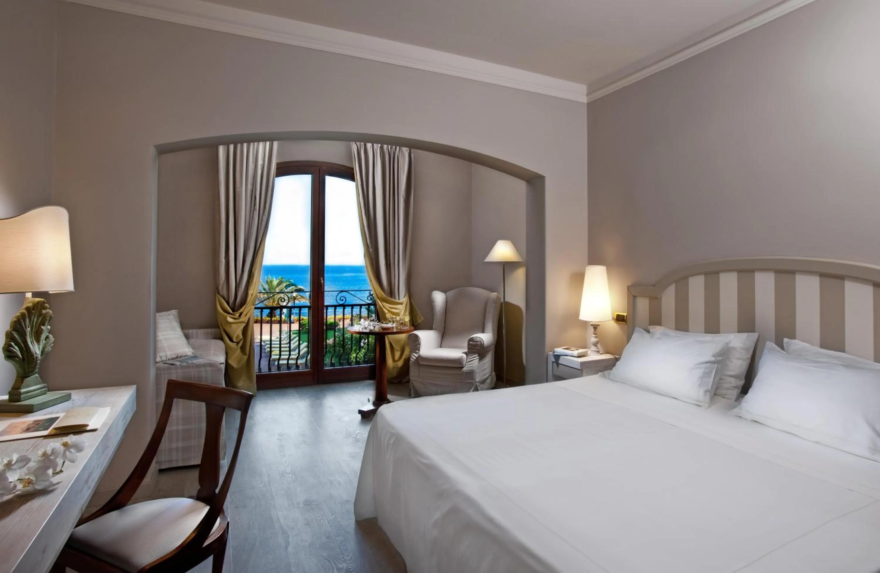 Bed in Grand Hotel Baia Verde