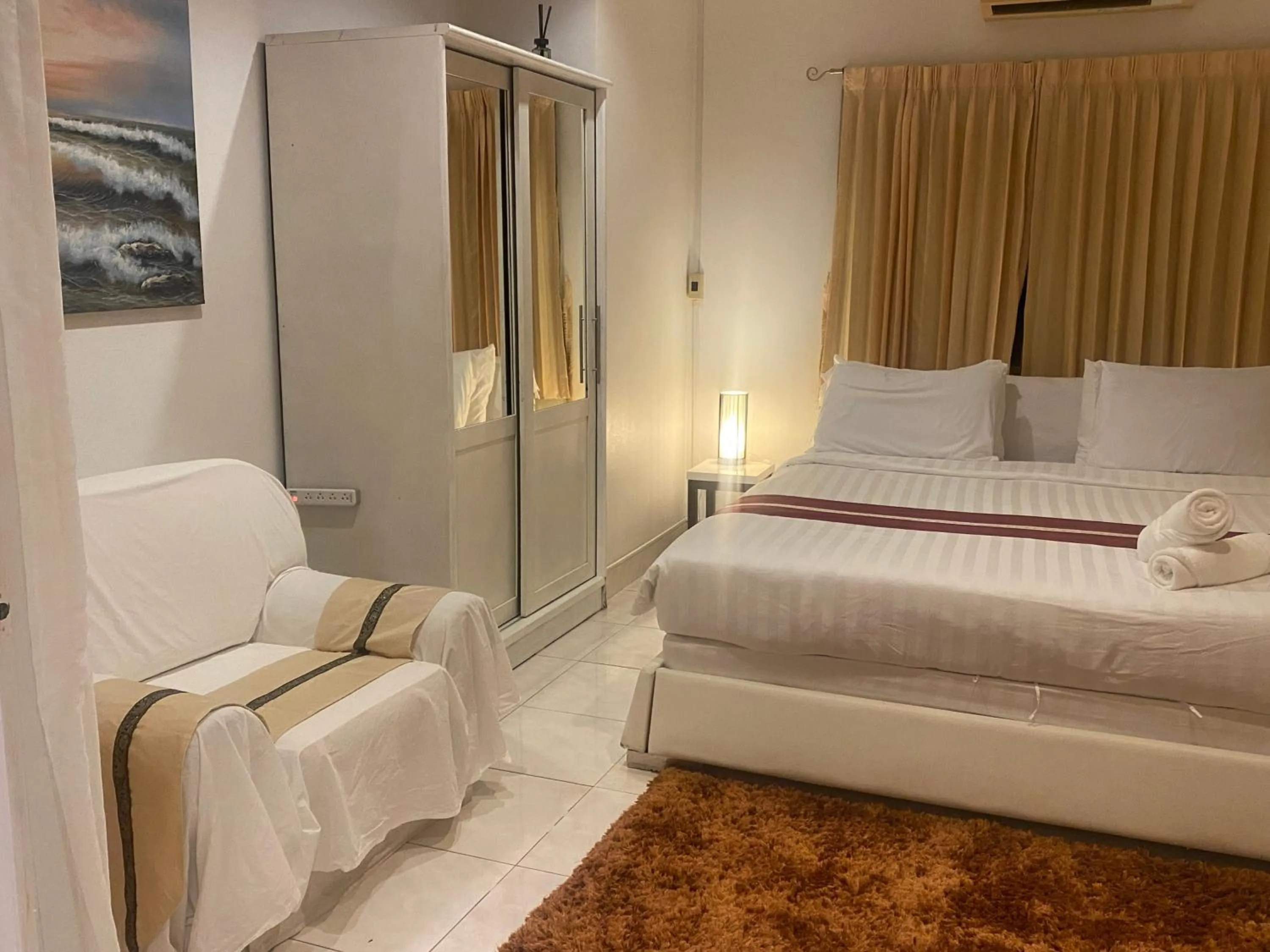 Bed in OASIS VILLA Karon Beach