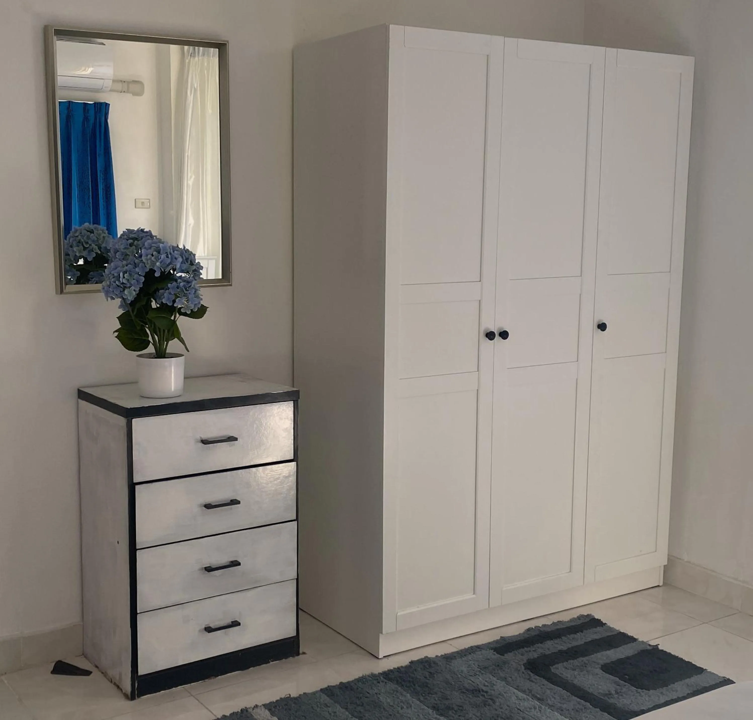 wardrobe in OASIS VILLA Karon Beach