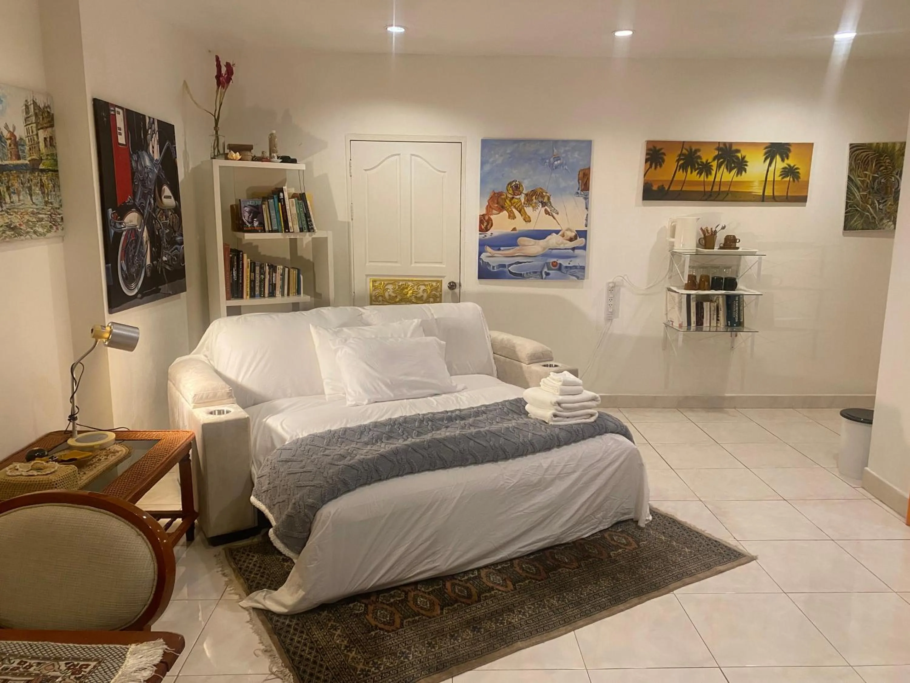 Bed in OASIS VILLA Karon Beach