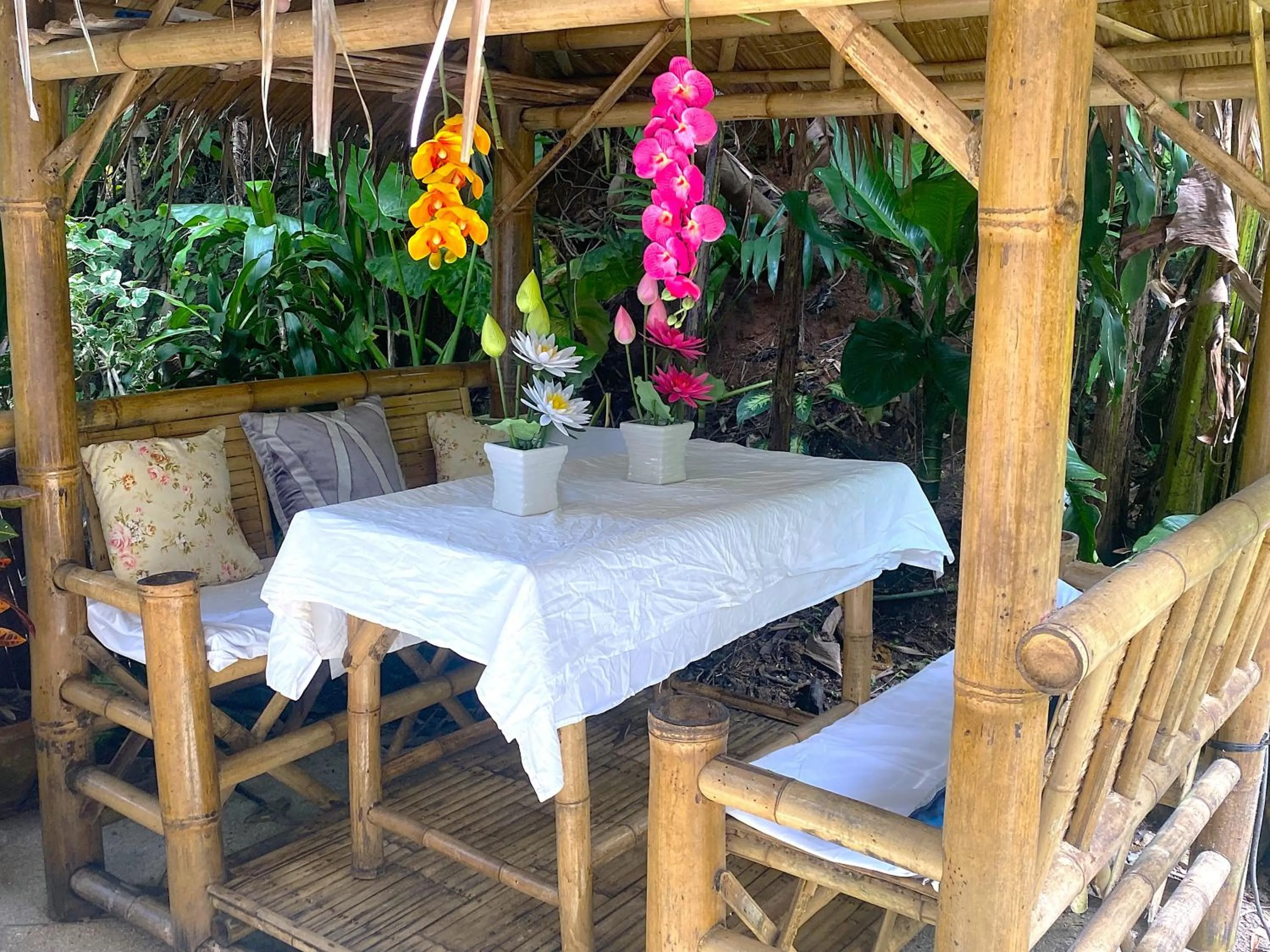 Seating area in OASIS VILLA Karon Beach