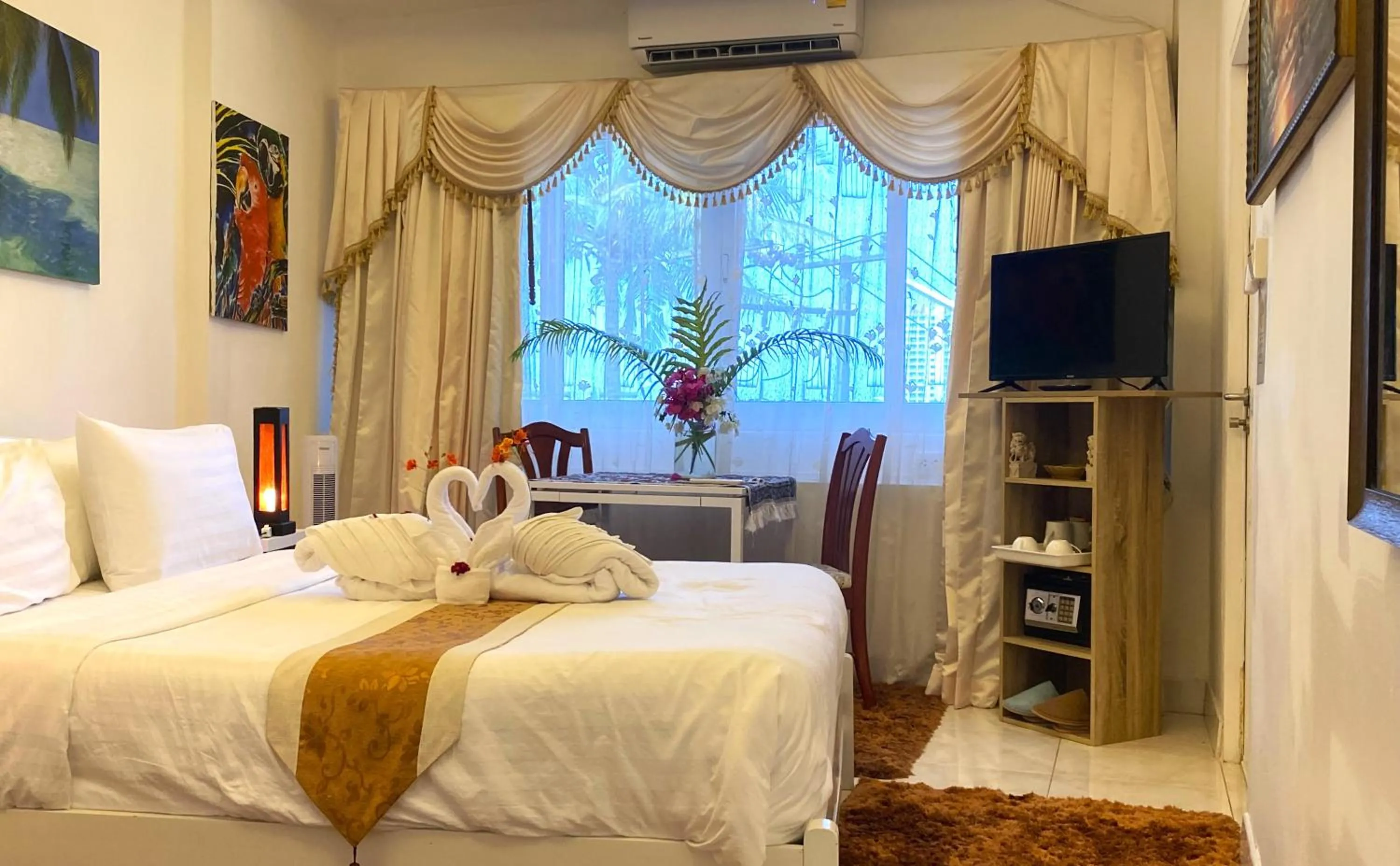 Bedroom, Bed in OASIS VILLA Karon Beach