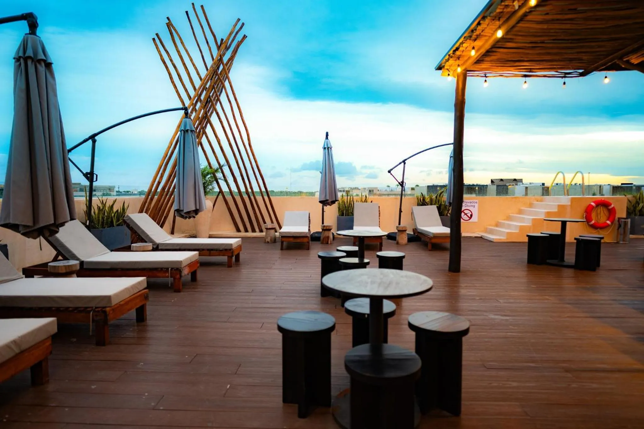 Lounge or bar in Holiday Inn Tulum by IHG