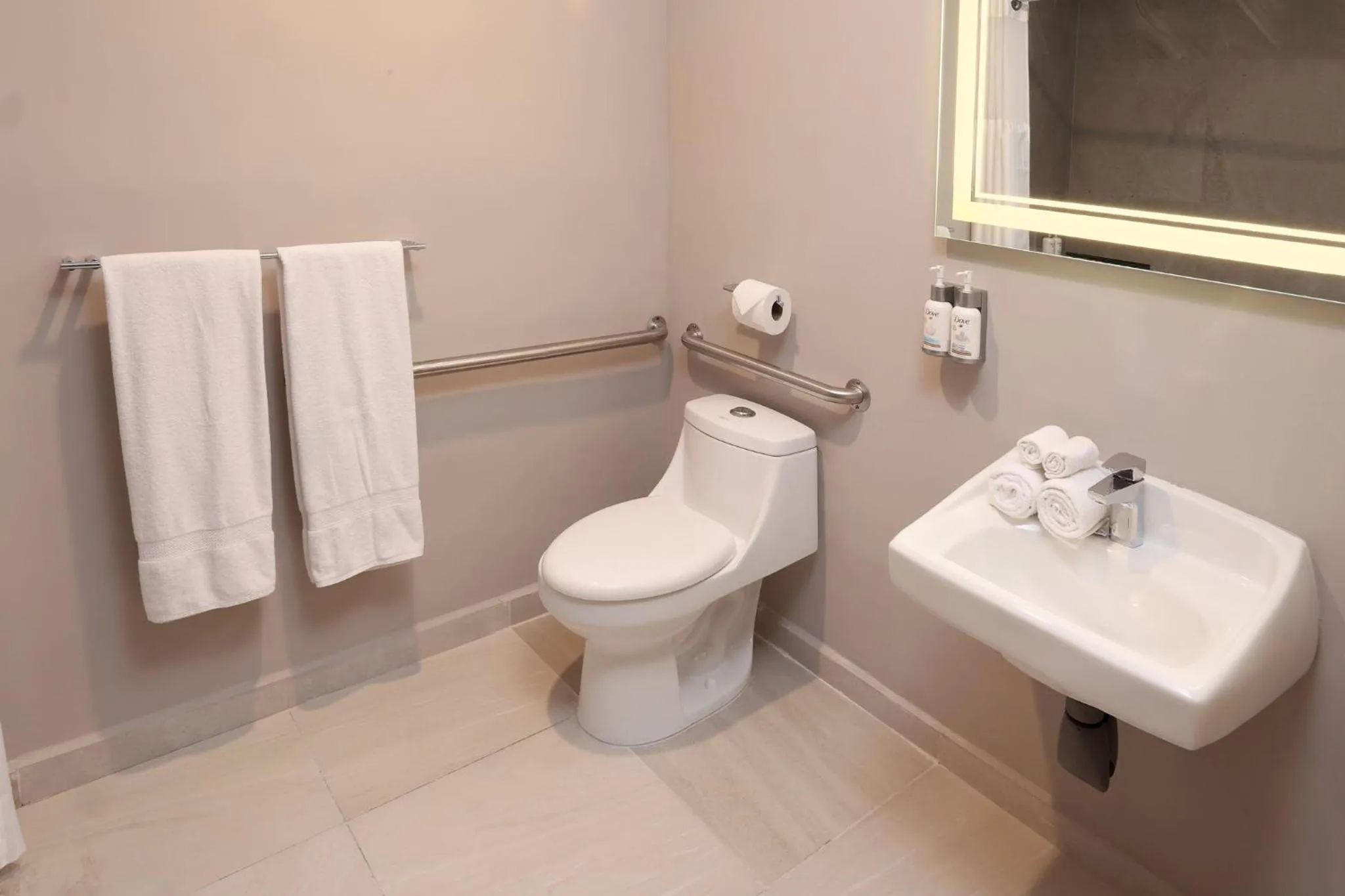 Photo of the whole room in Holiday Inn Tulum by IHG