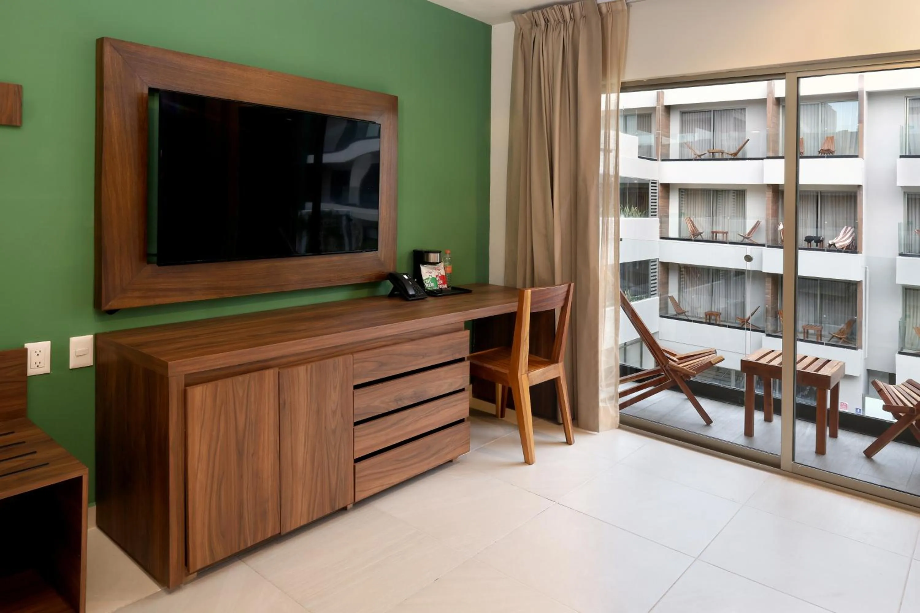 TV and multimedia in Holiday Inn Tulum by IHG