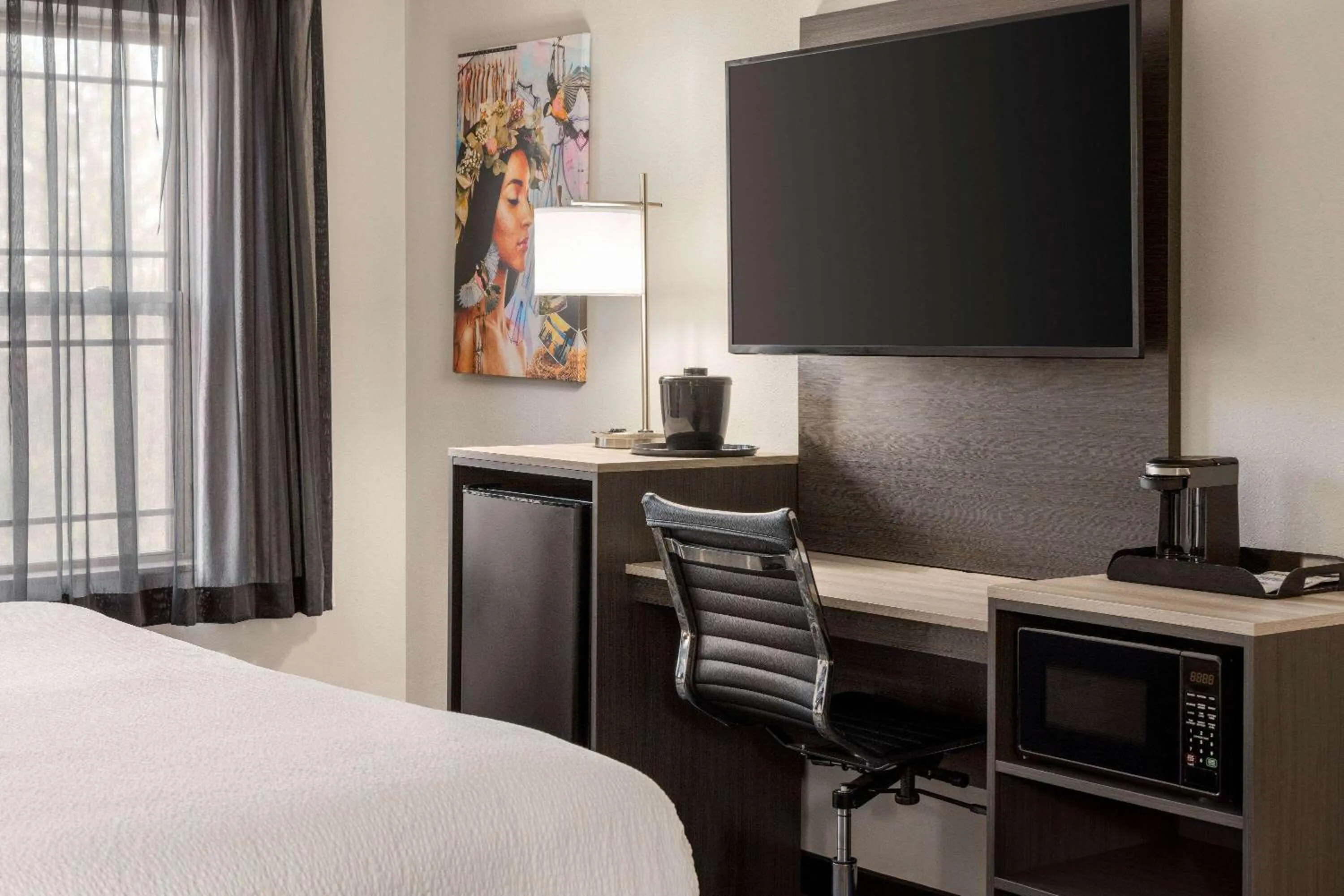 Photo of the whole room, Bed in The George NY