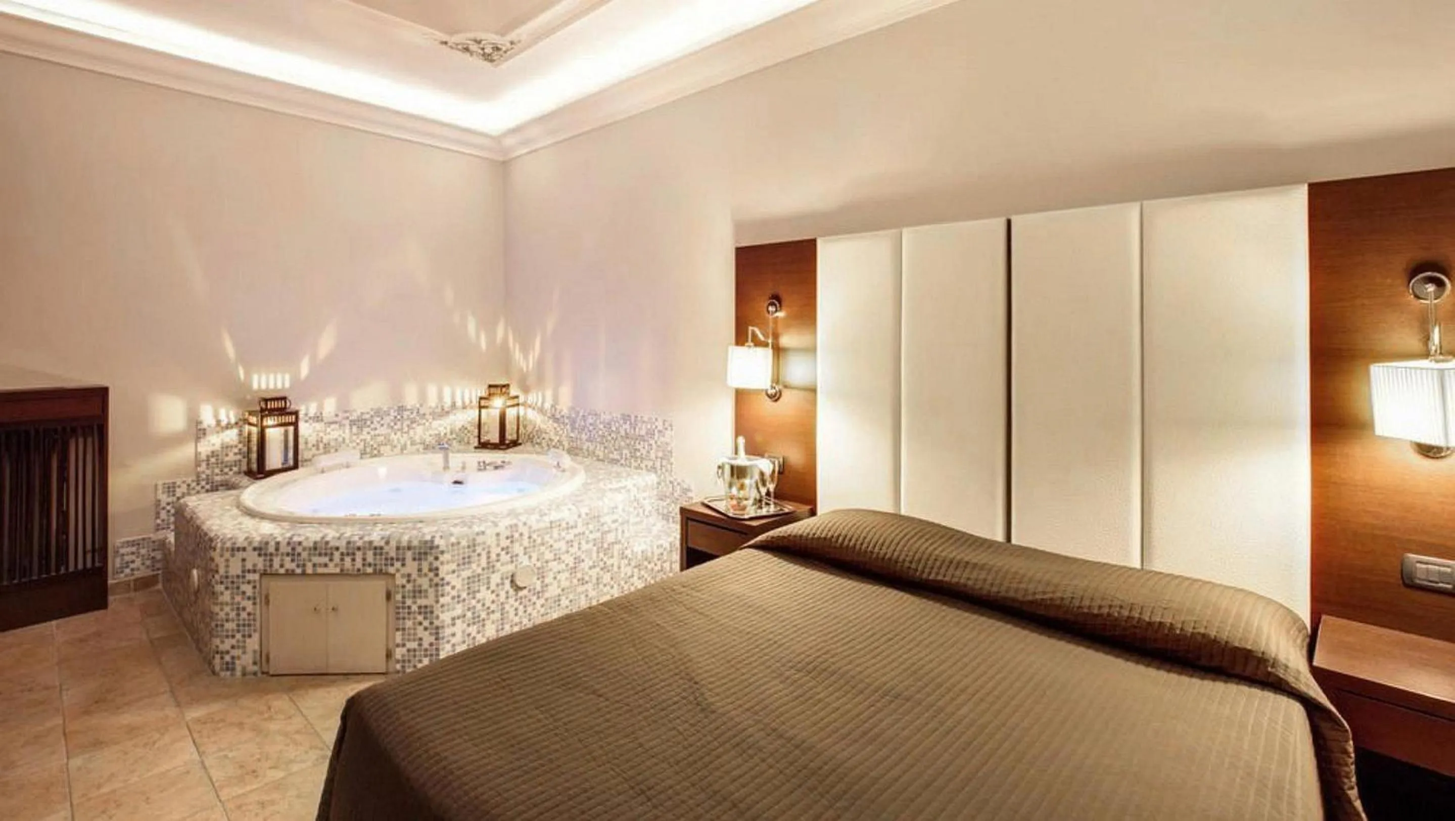 Bed in The Strand Hotel