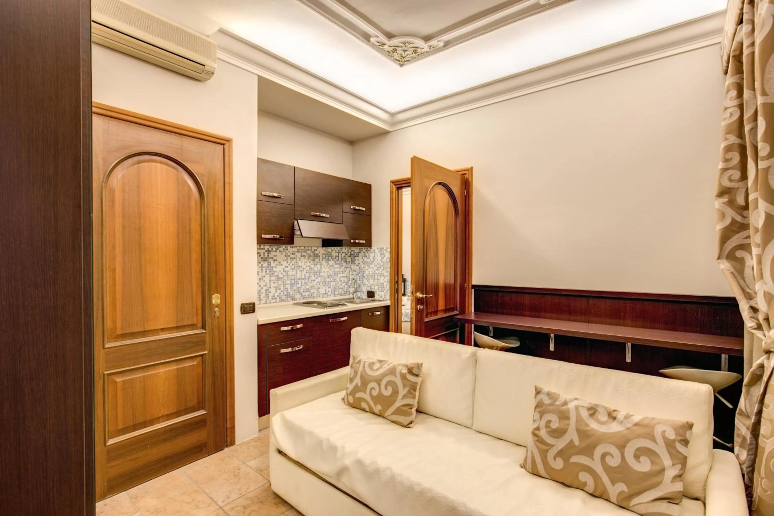 Kitchen or kitchenette in The Strand Hotel