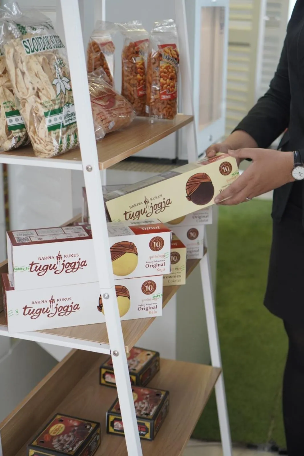 Shopping Area in Cavinton Hotel Malioboro Yogyakarta