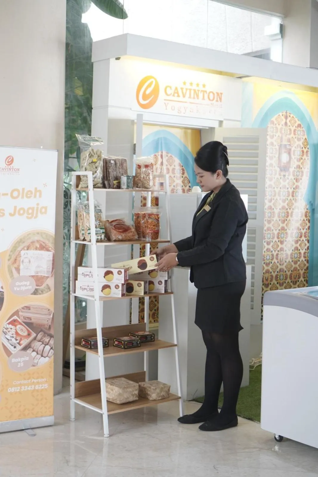 Shopping Area in Cavinton Hotel Malioboro Yogyakarta